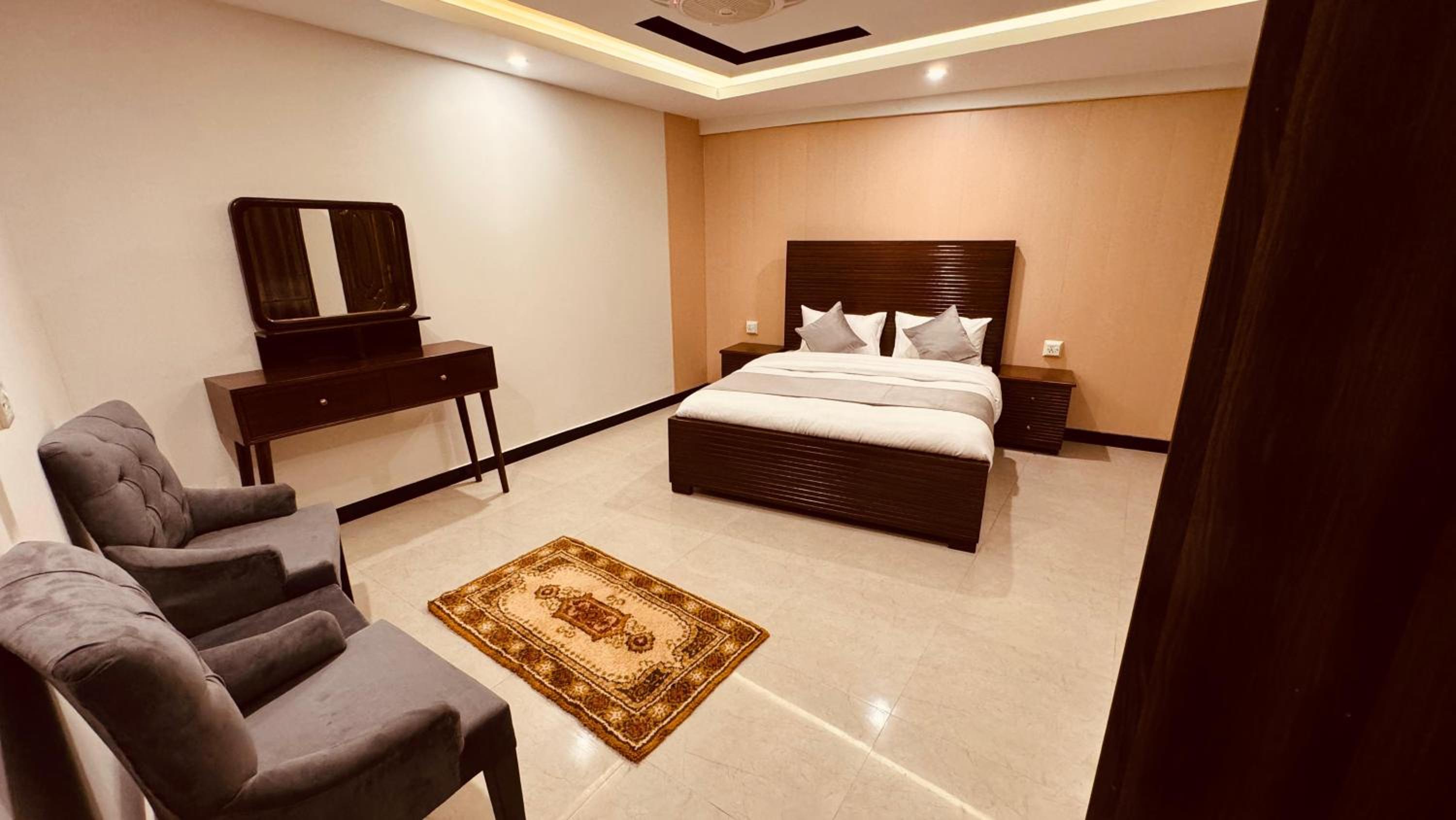 Deluxe Room (2 Adults + 1 Child)