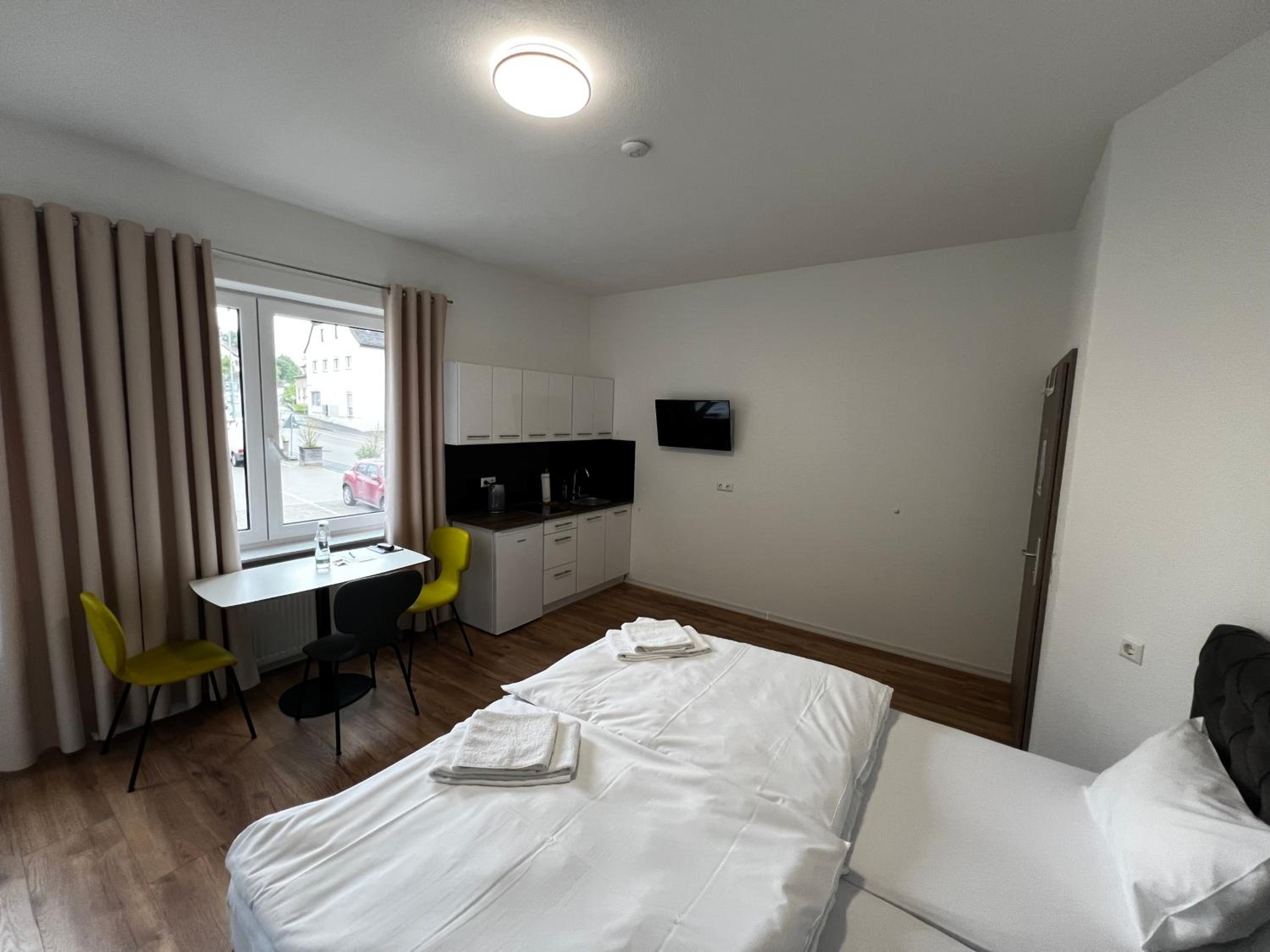 Basic Triple Room photo 2