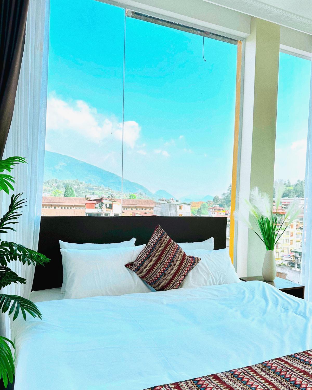 King Room with Mountain View photo 2