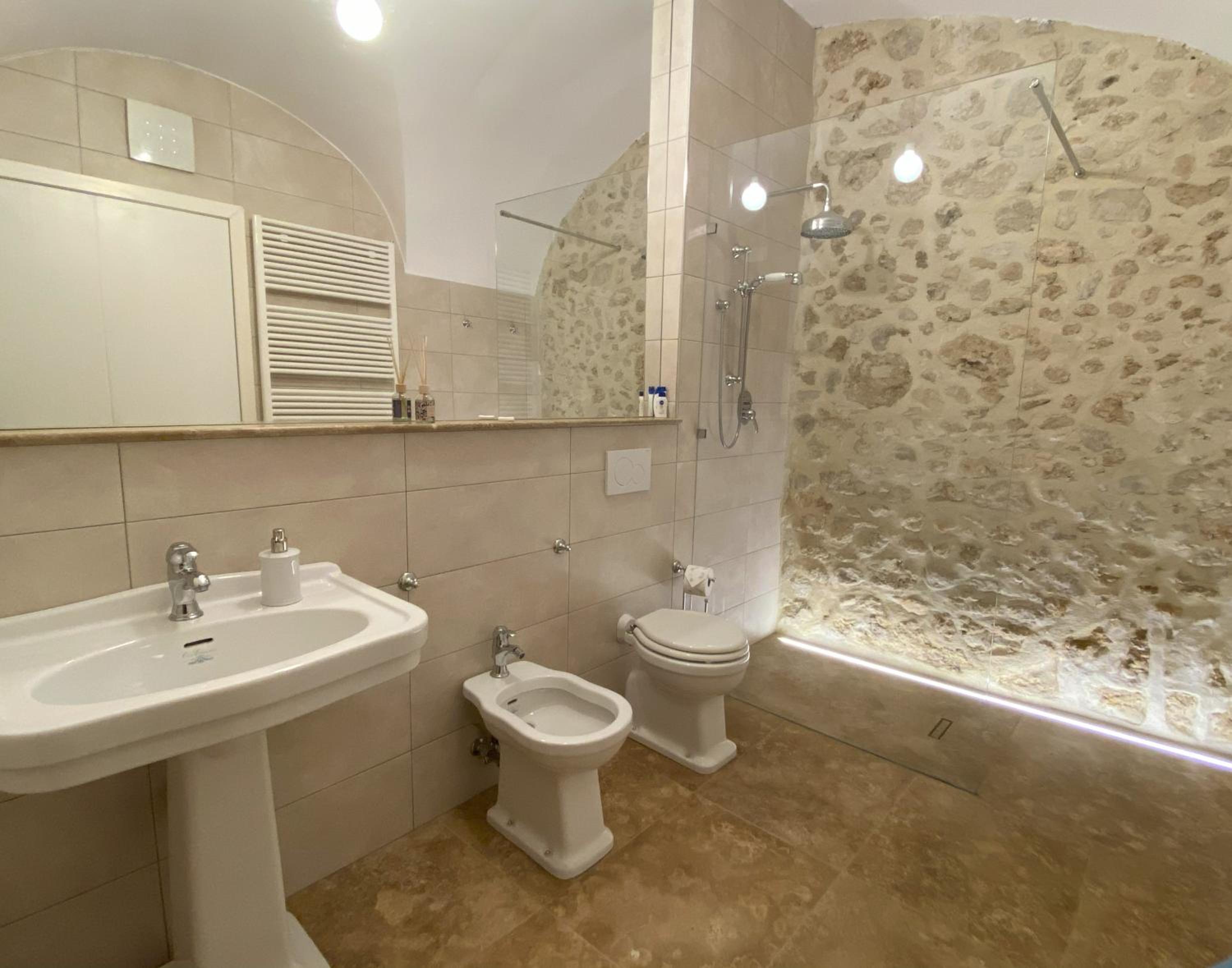 Double Room with Private Bathroom photo 2