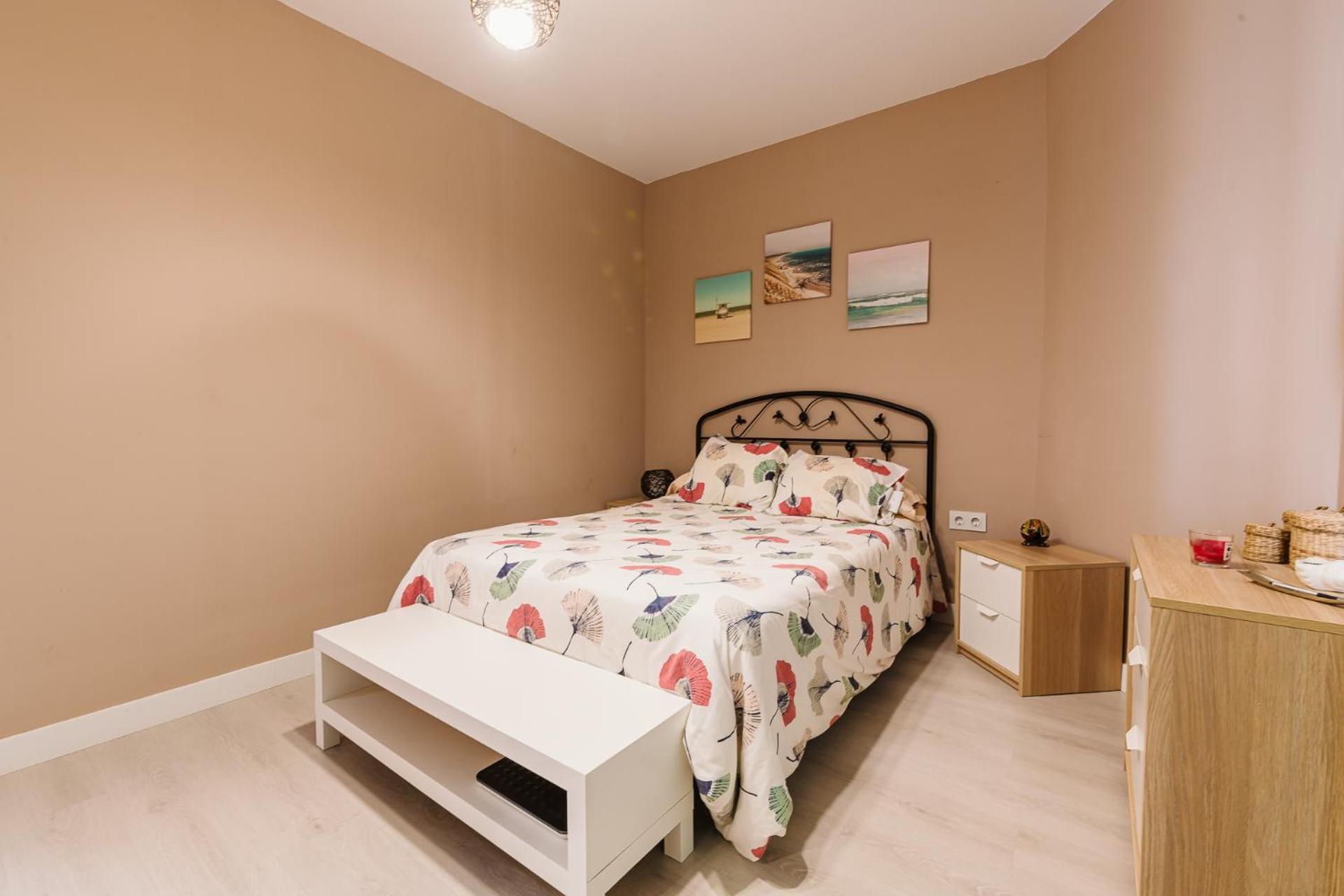 Six-Bedroom House photo 2