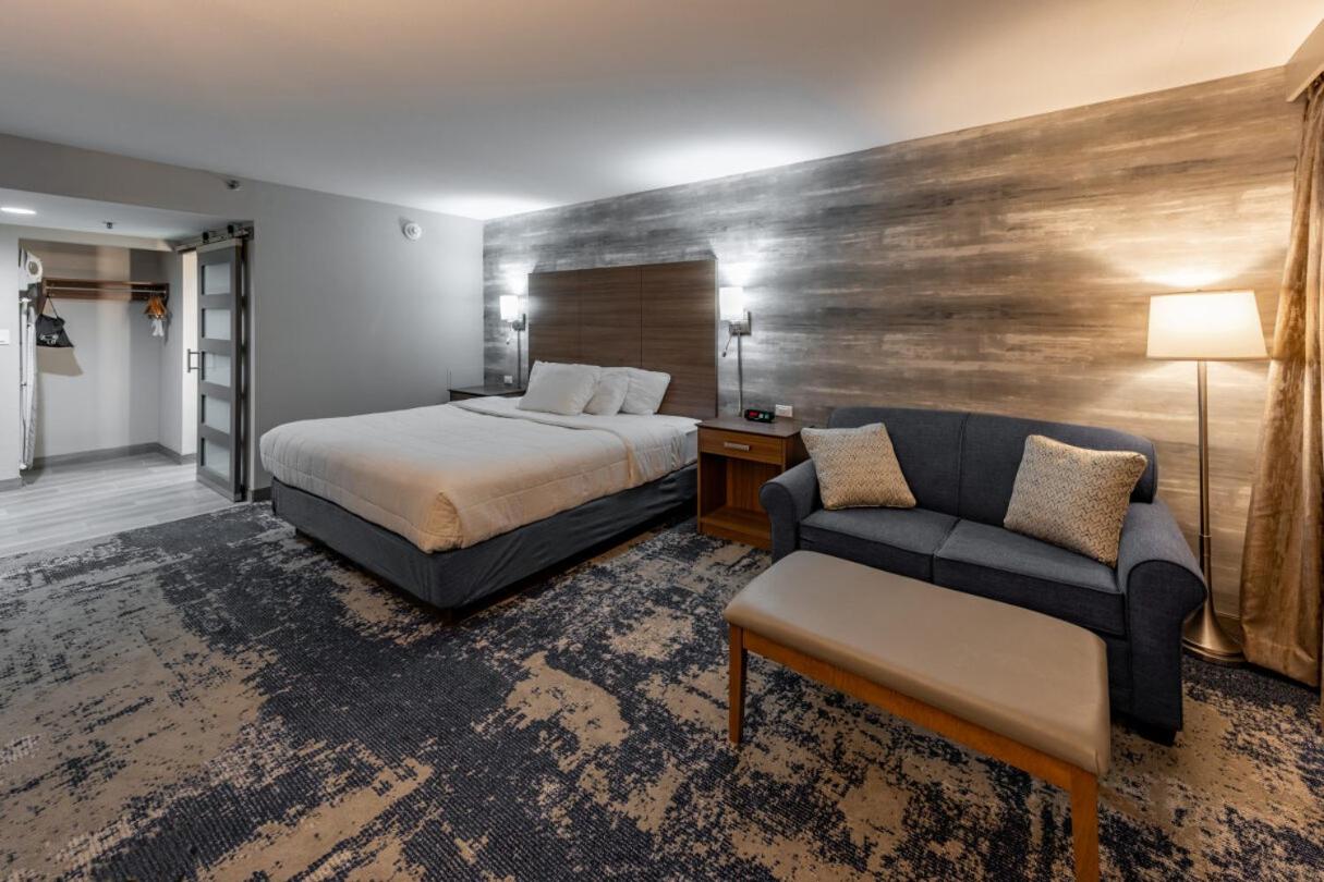 King Room with Balcony photo 2