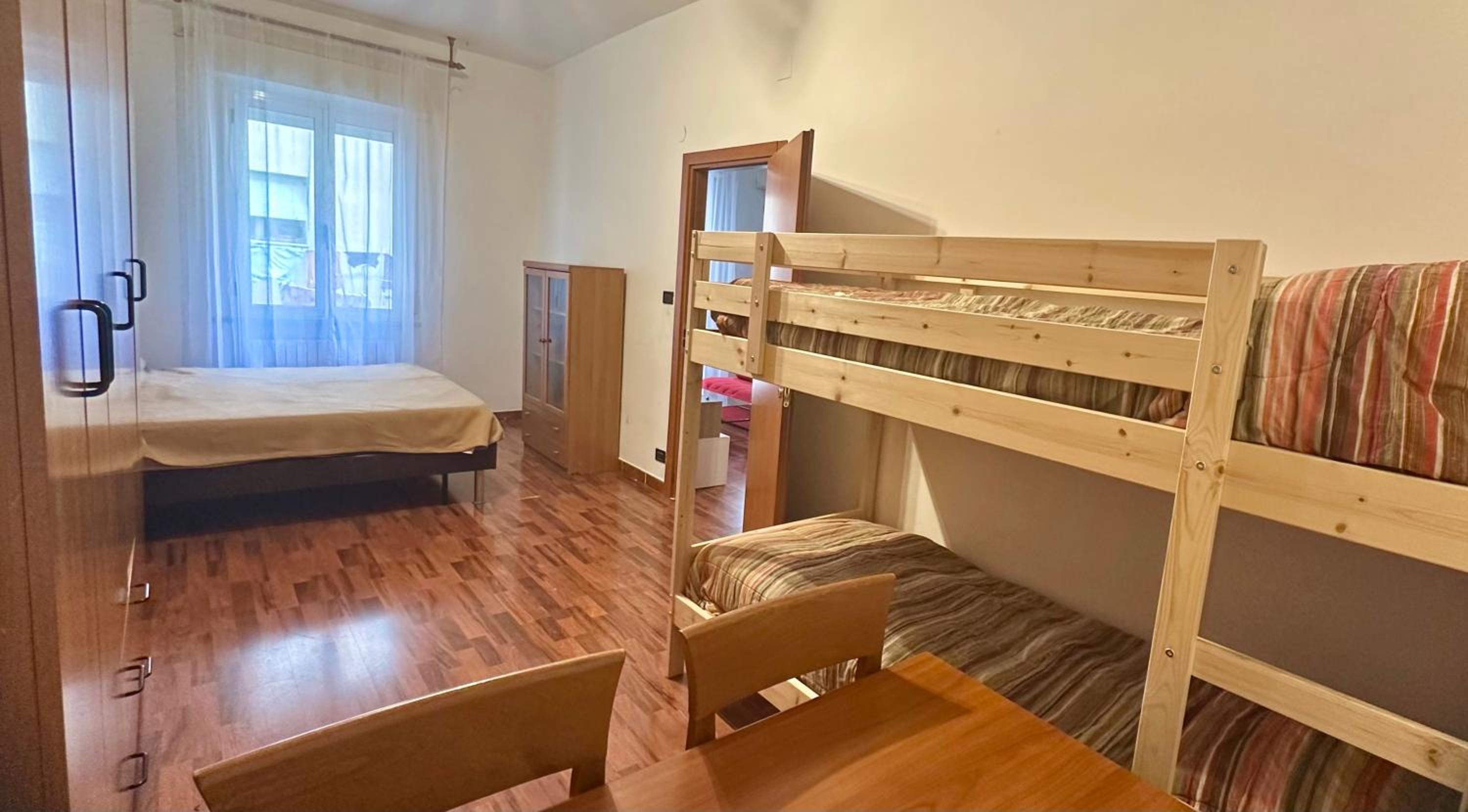 One-Bedroom Apartment photo 1