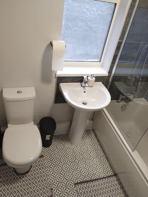 Three-Bedroom House photo 3