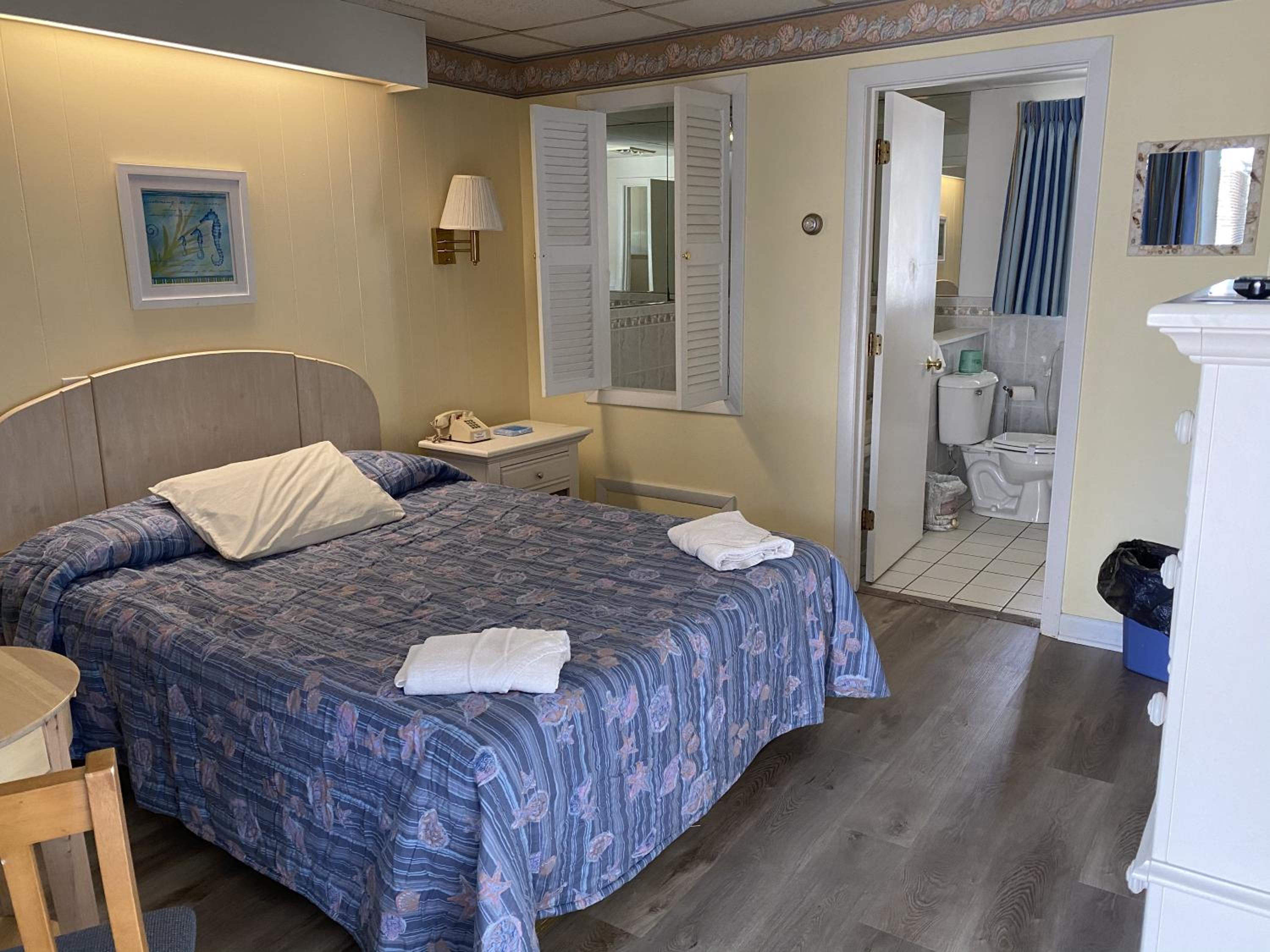 Main Building Queen Jacuzzi  photo 1