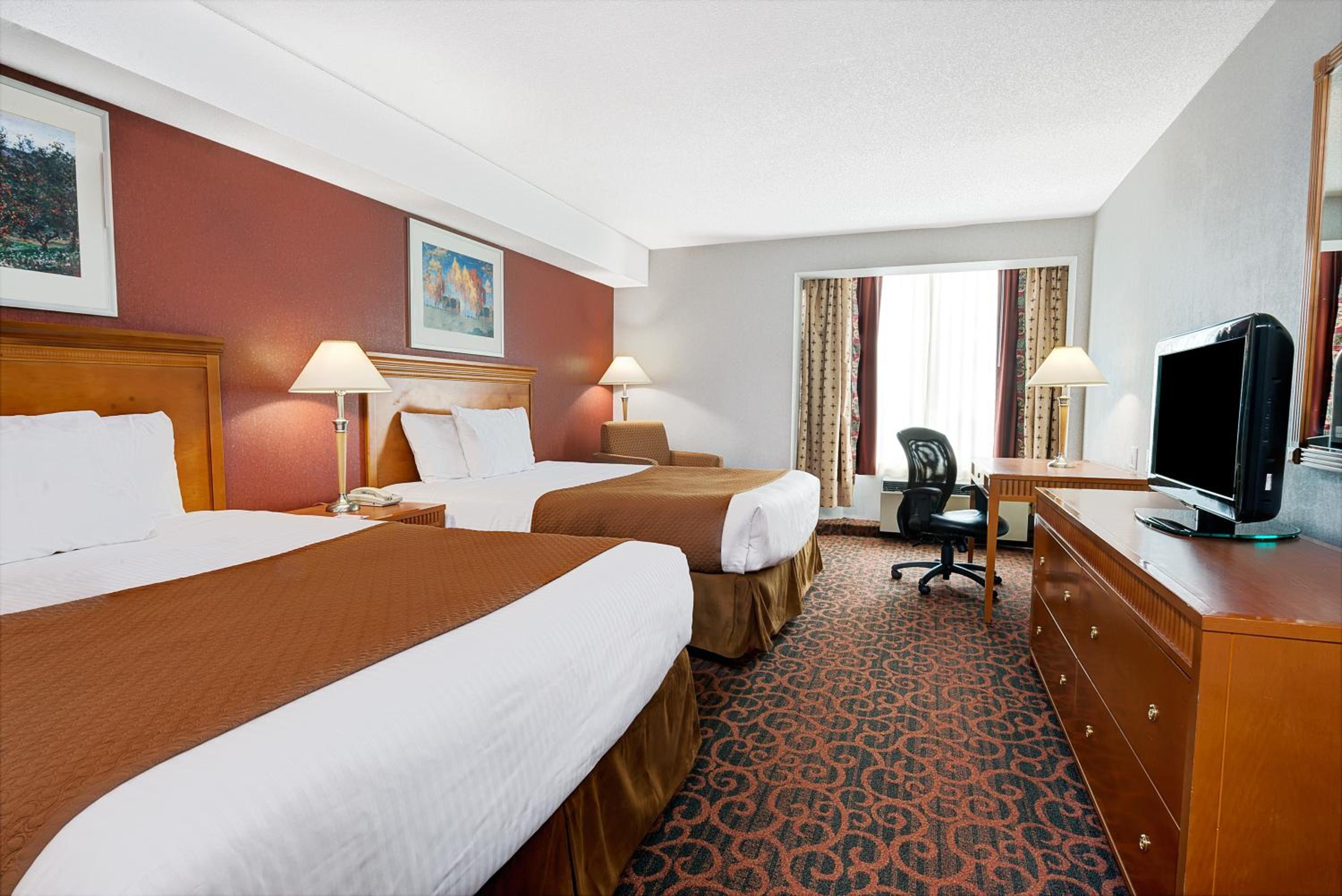 Queen Room with Two Queen Beds - Non-Smoking - Photo 1