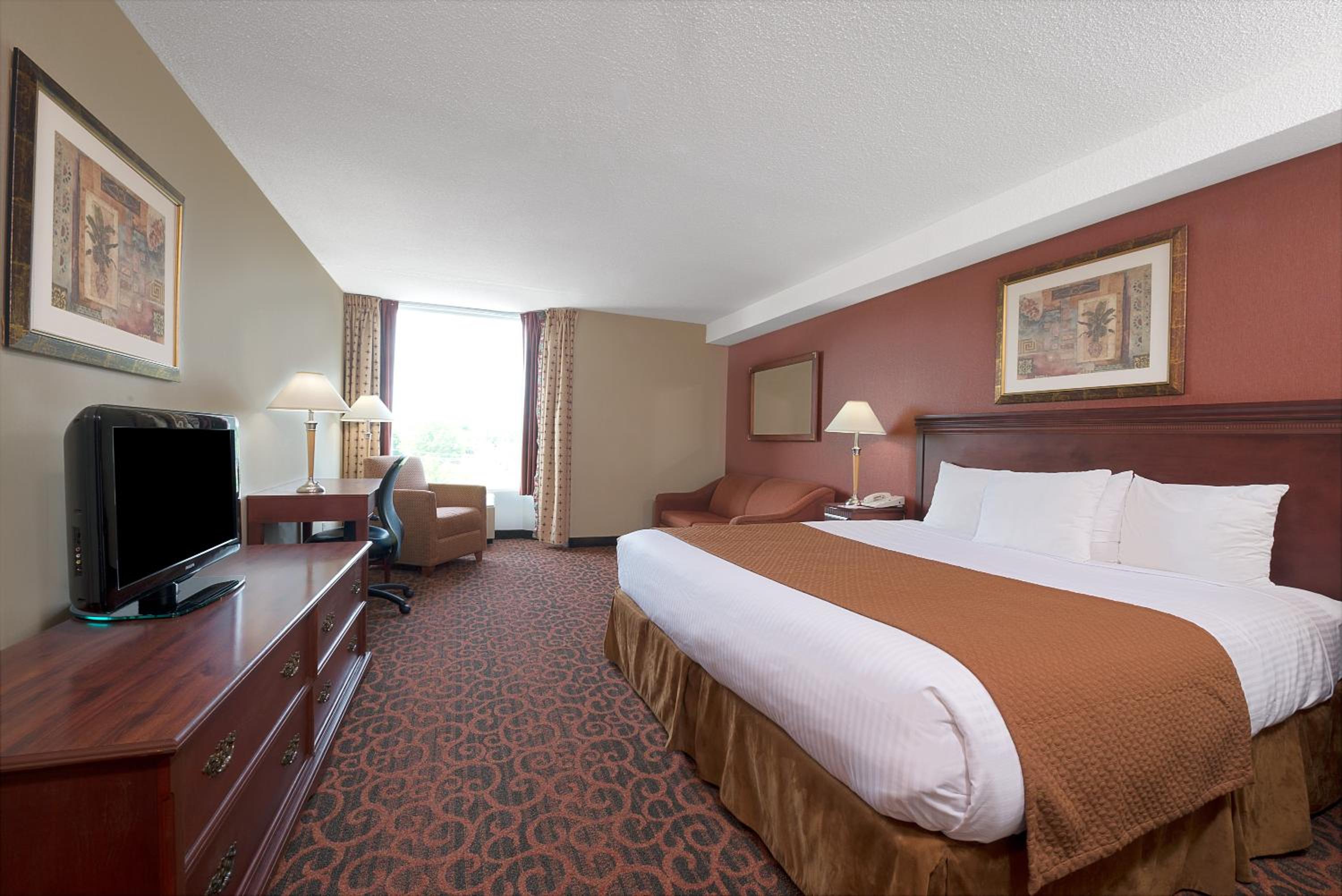 King Room with City View - Non-Smoking - Photo 2