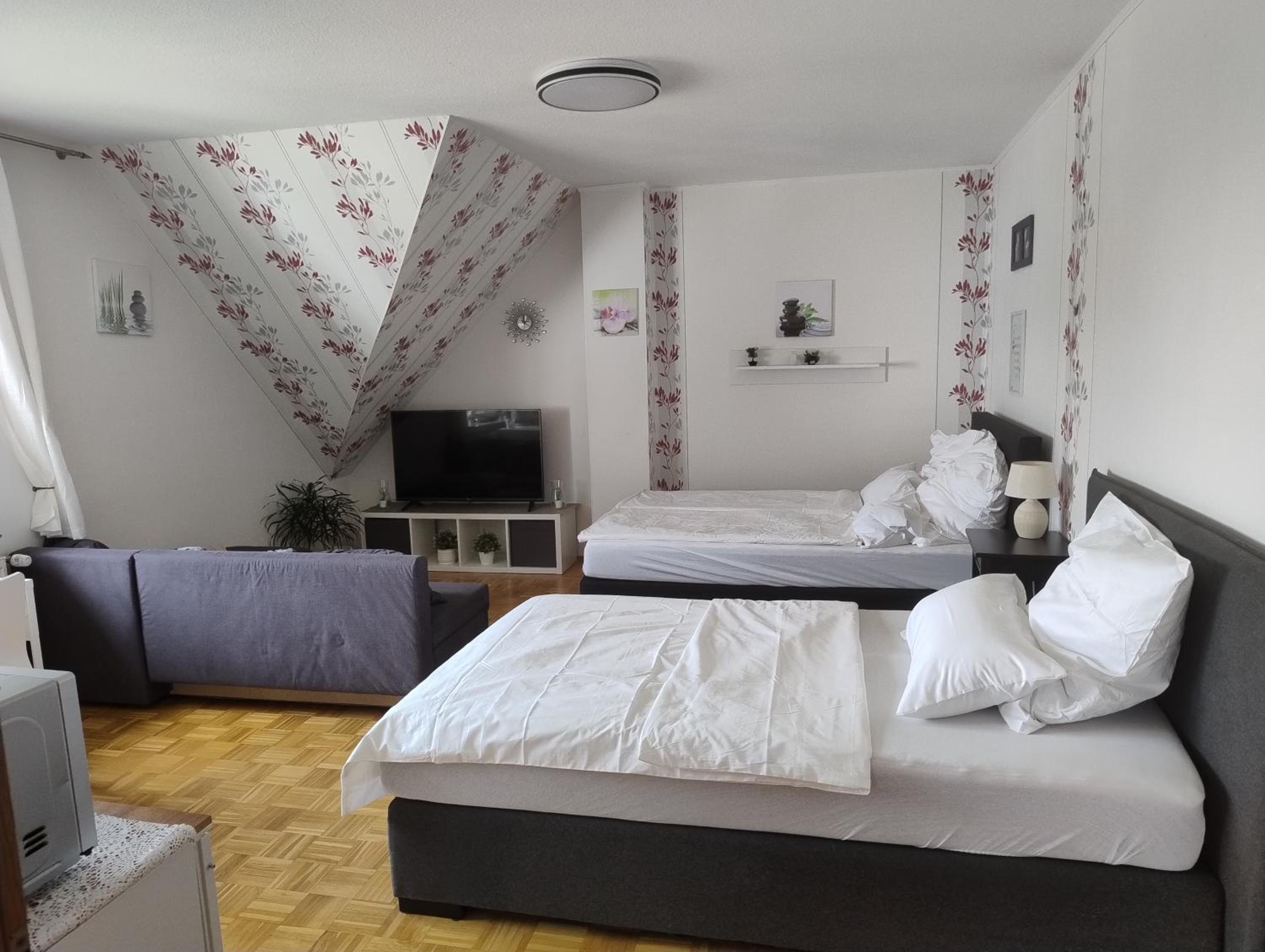 One-Bedroom Apartment photo 3
