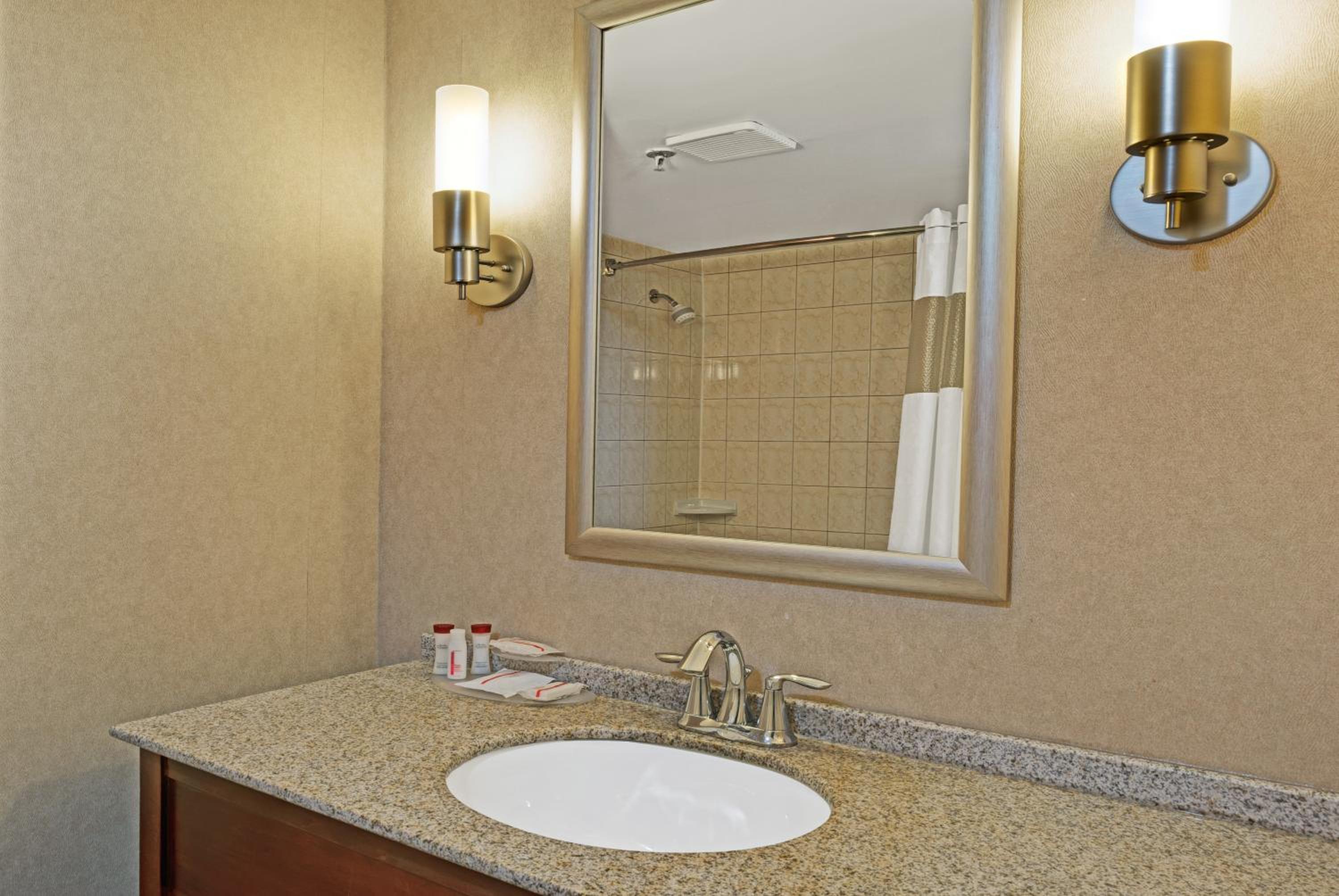 King Room with City View - Non-Smoking - Photo 4