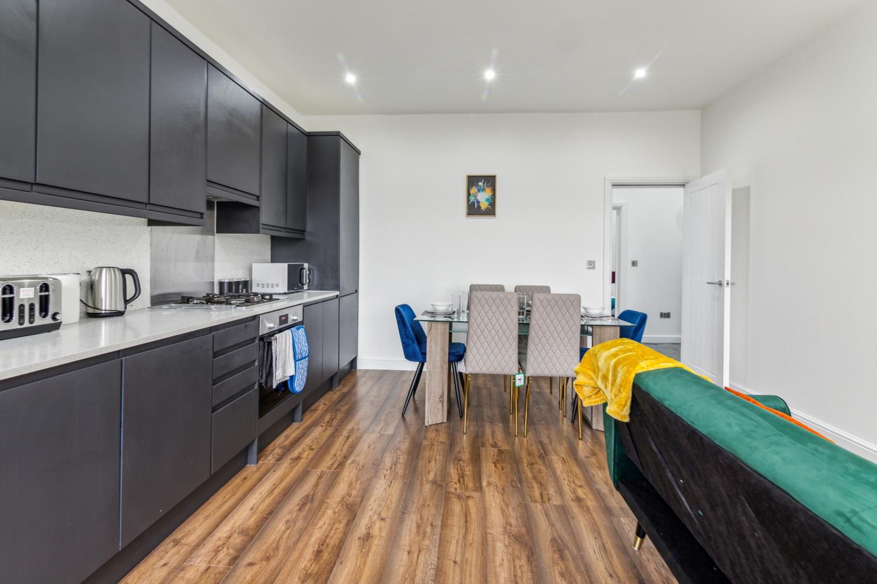 Three-Bedroom Apartment photo 2