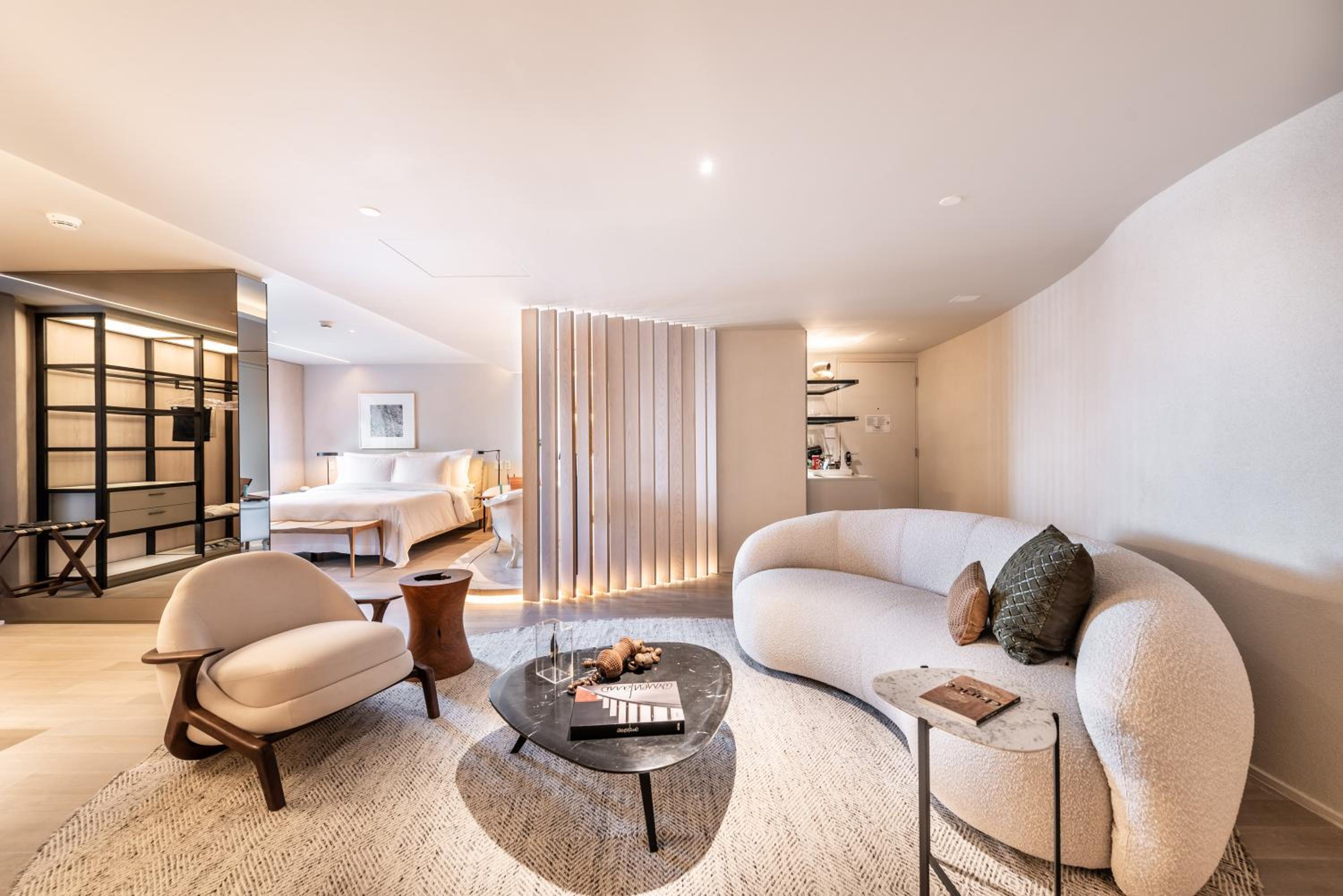 Broadway Suite (Non Smoking)