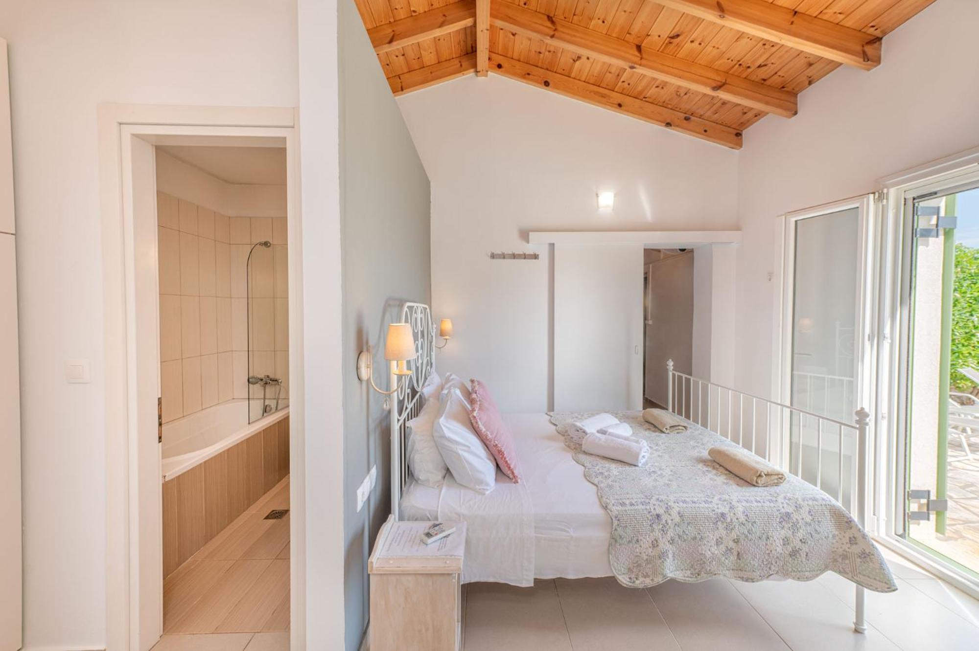 Villa photo 3