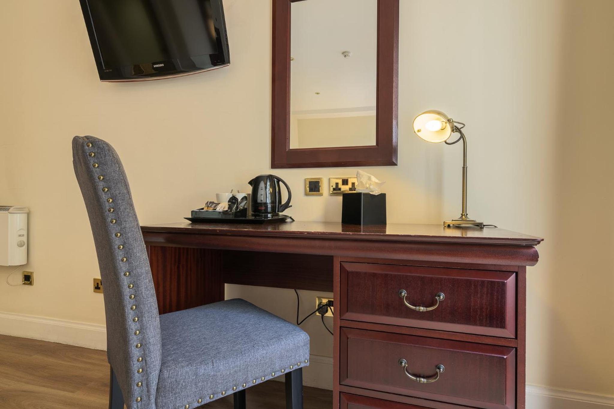 Standard Twin Room - Photo 3