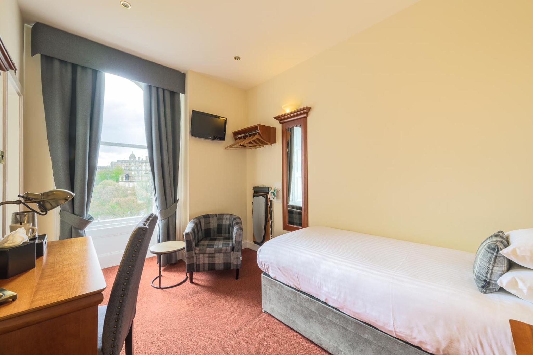 Single Room - Photo 2