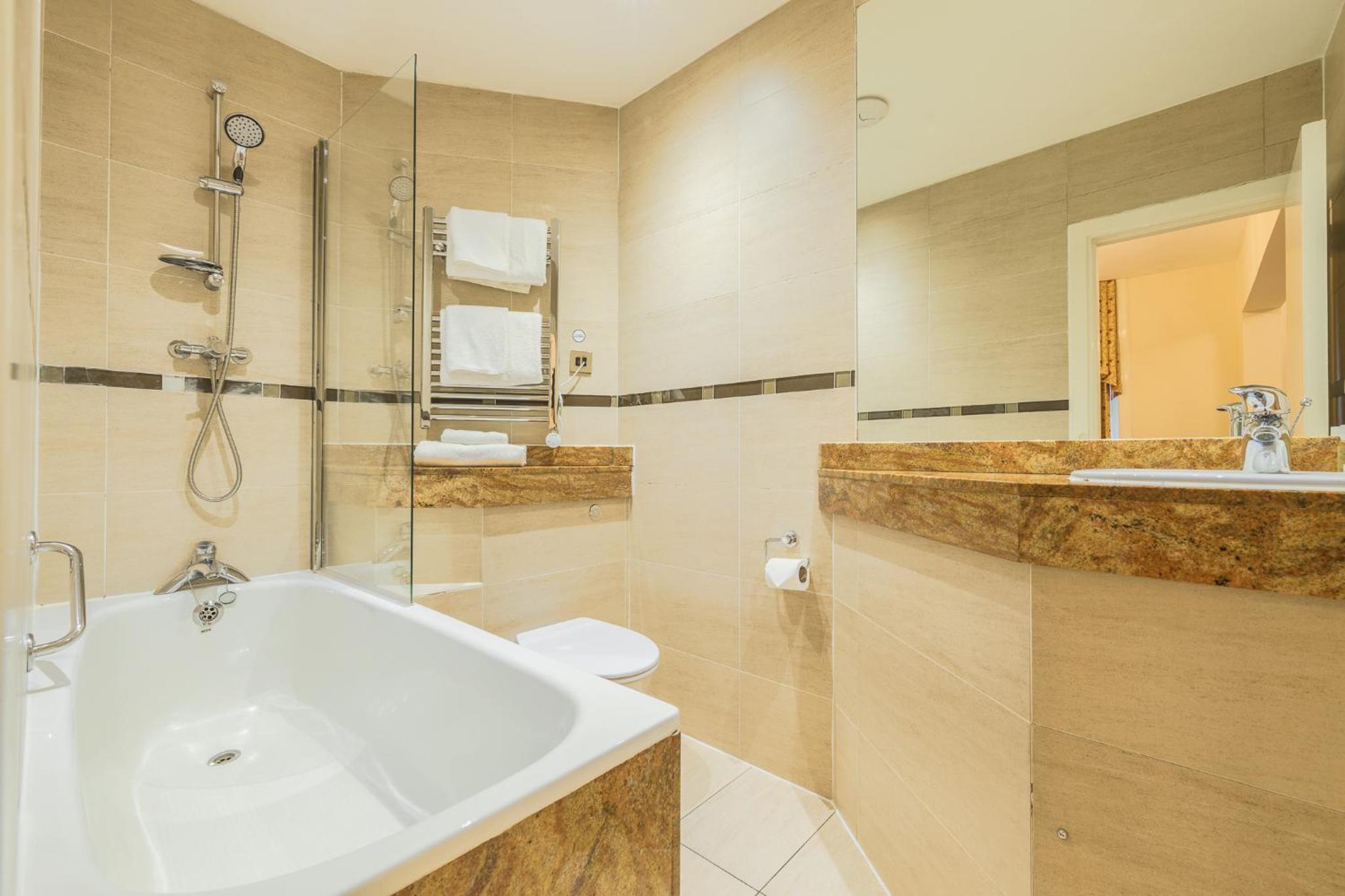 Standard Triple Room - Photo 4