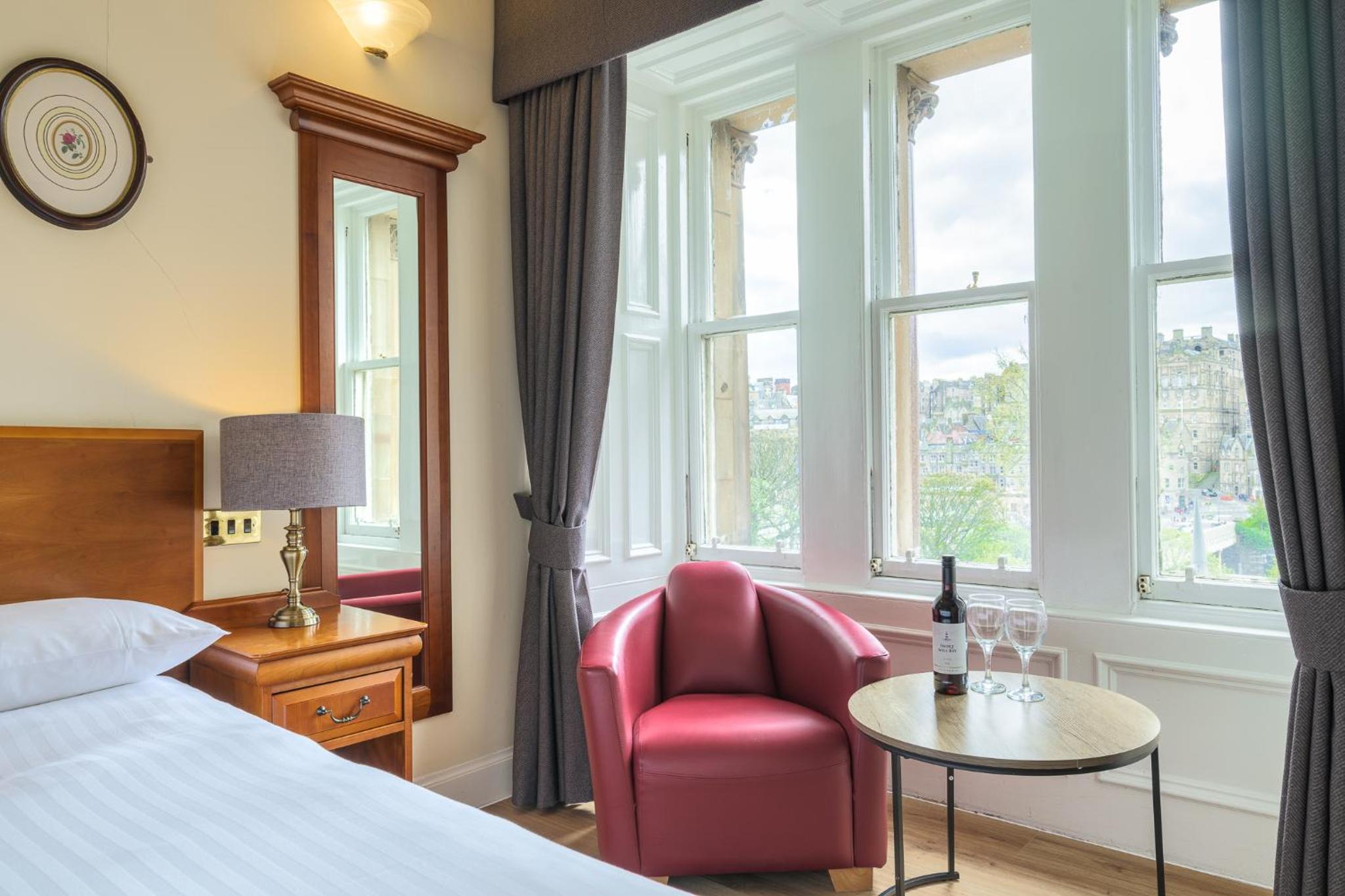 Standard Double Room with Princes Street View - Photo 8