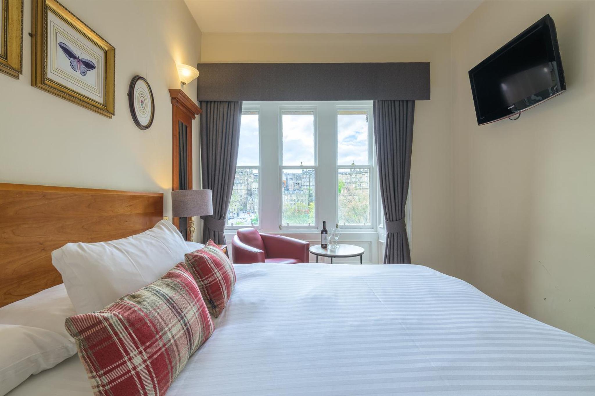 Standard Double Room with Princes Street View - Photo 1