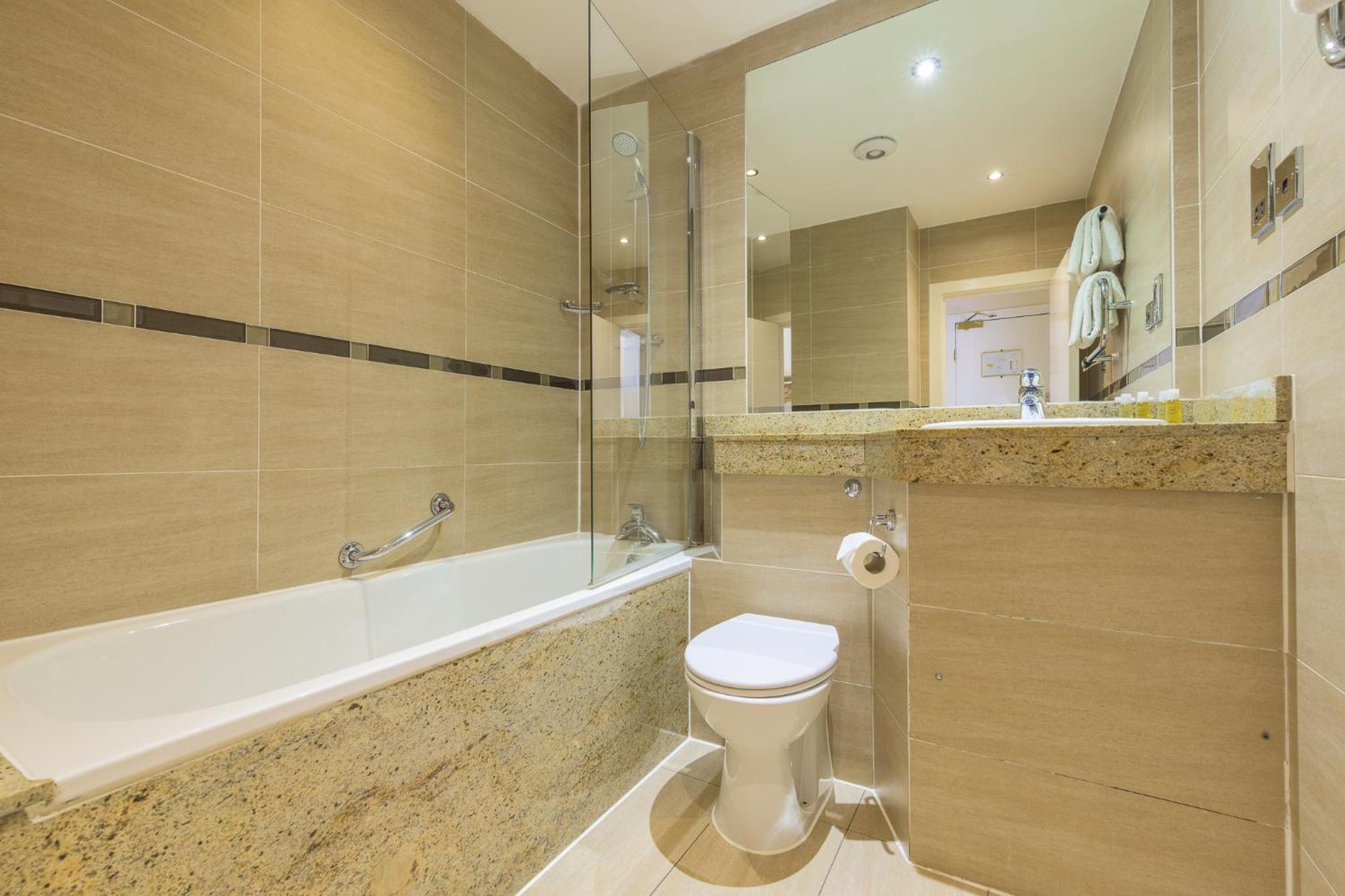 Standard Double Room with Princes Street View - Photo 4