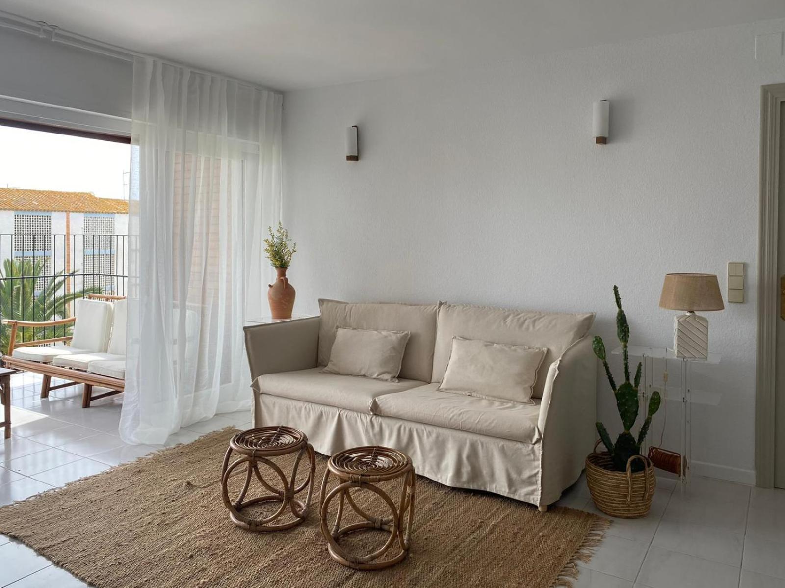 Apartamento de tres habitaciones con vista al mar