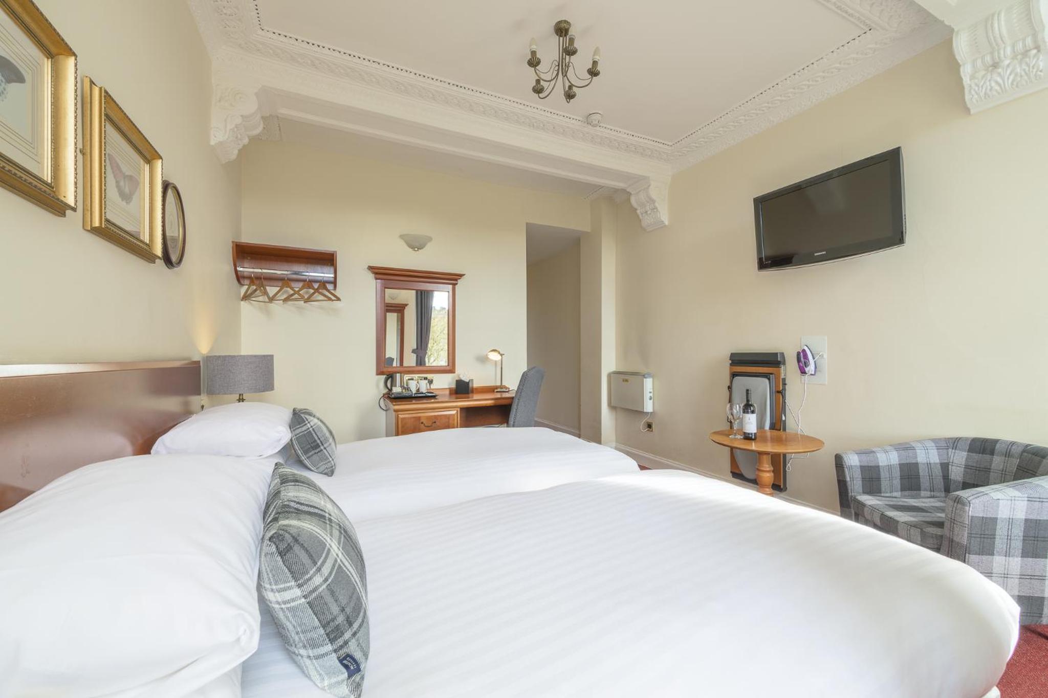 Standard Twin Room with Princes Street View - Photo 1