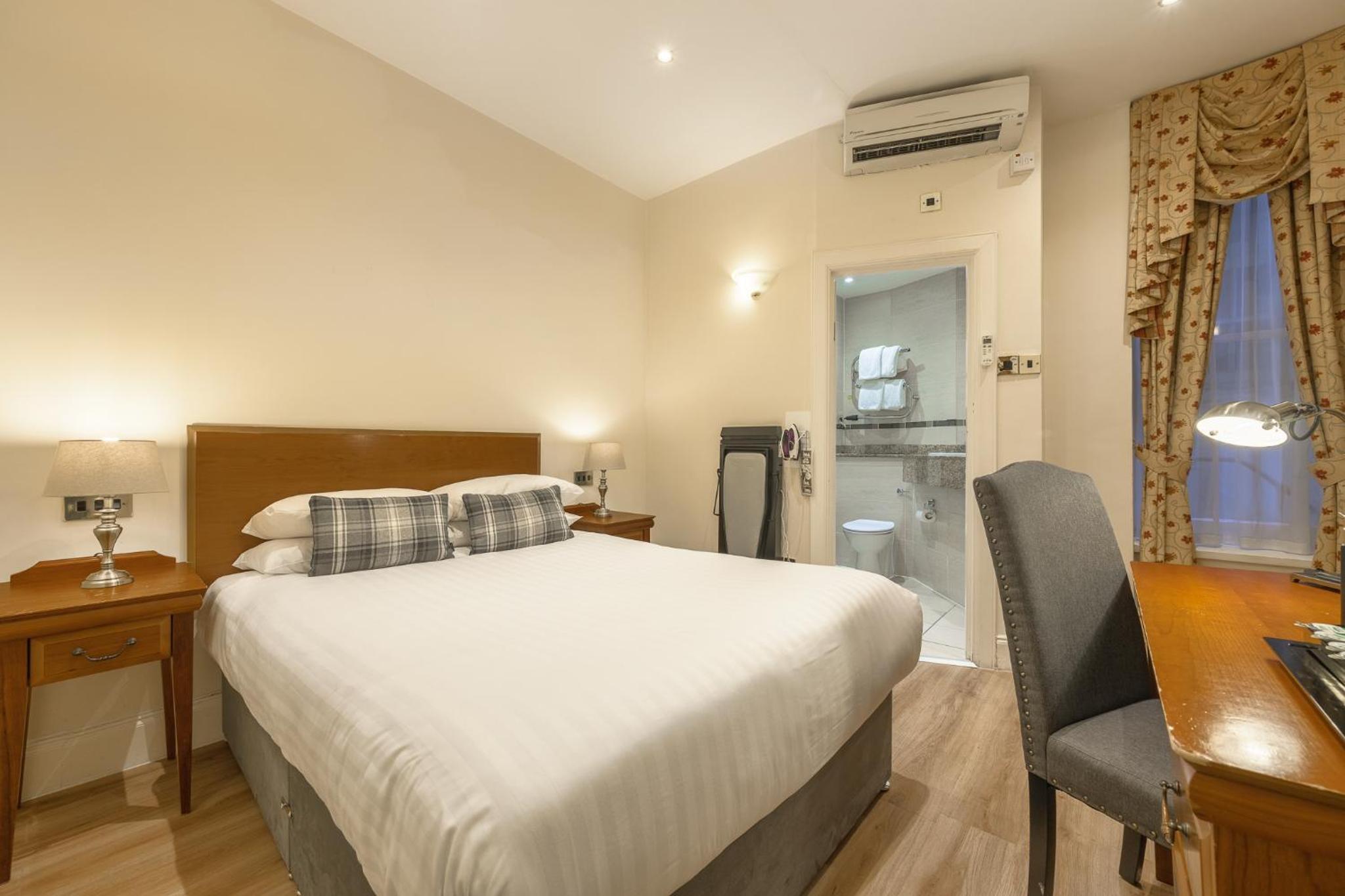 Junior Double Room (Internal Rooms) - Photo 1