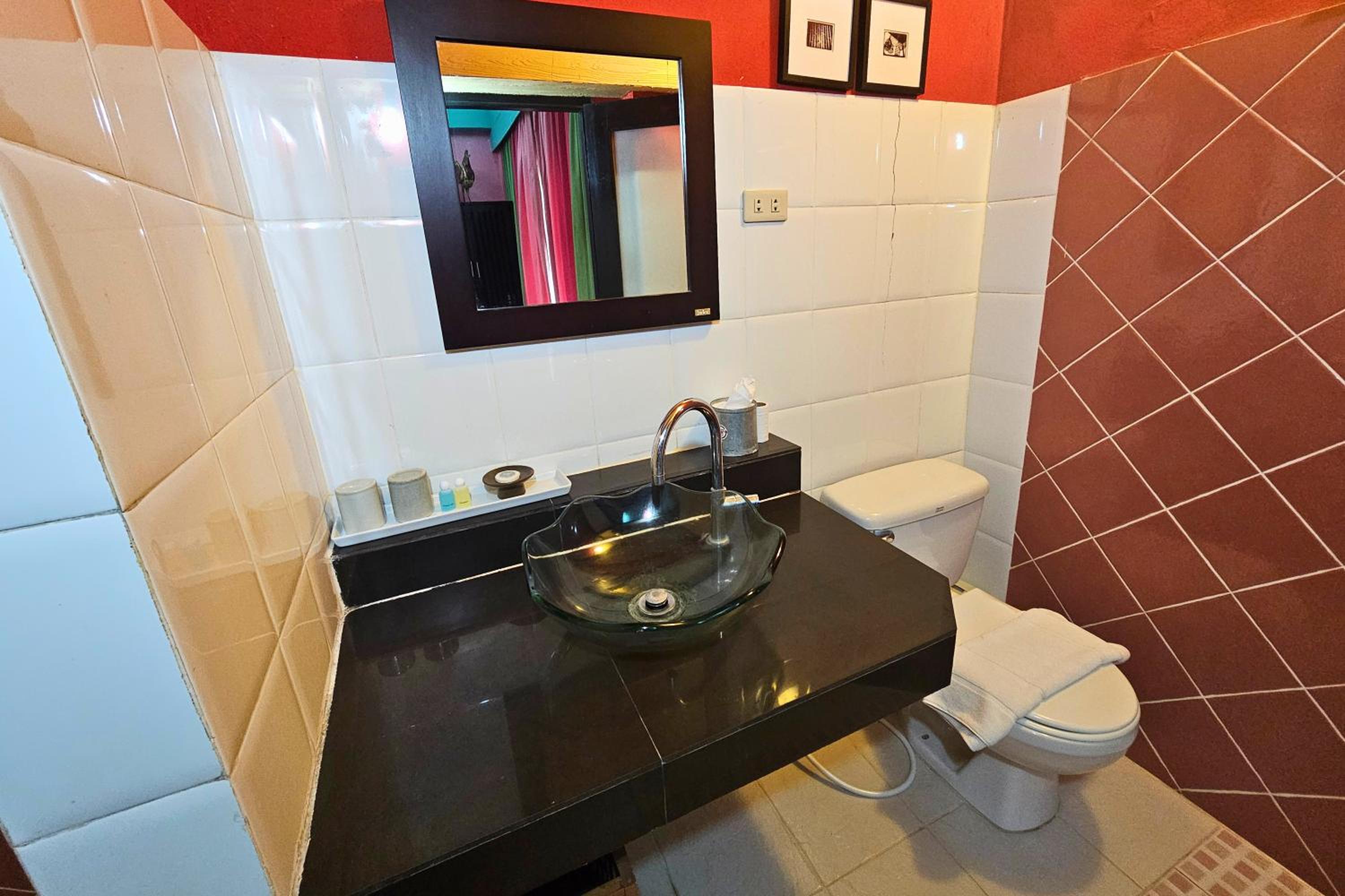 Standard Double Room - Photo 10