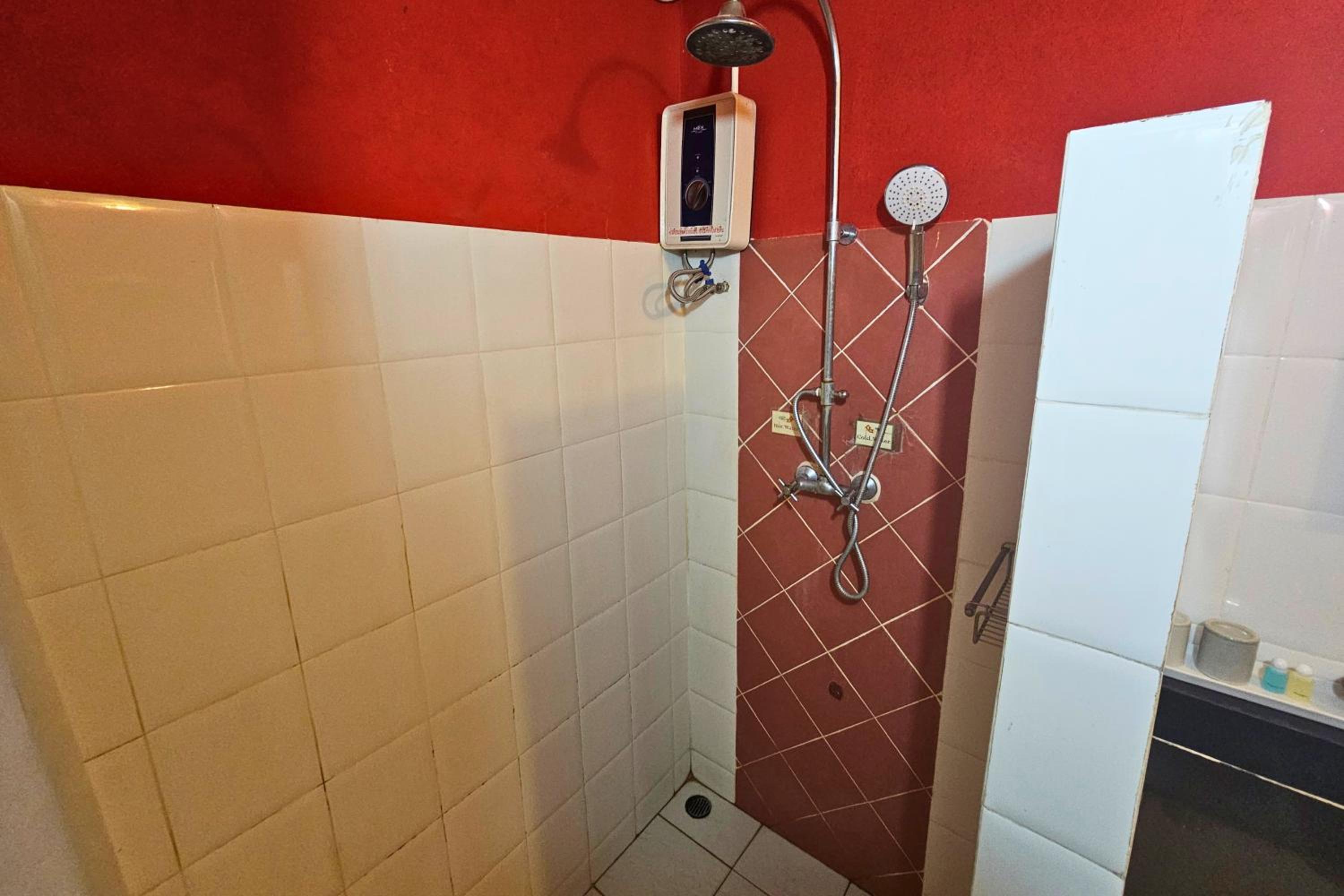 Standard Double Room - Photo 11