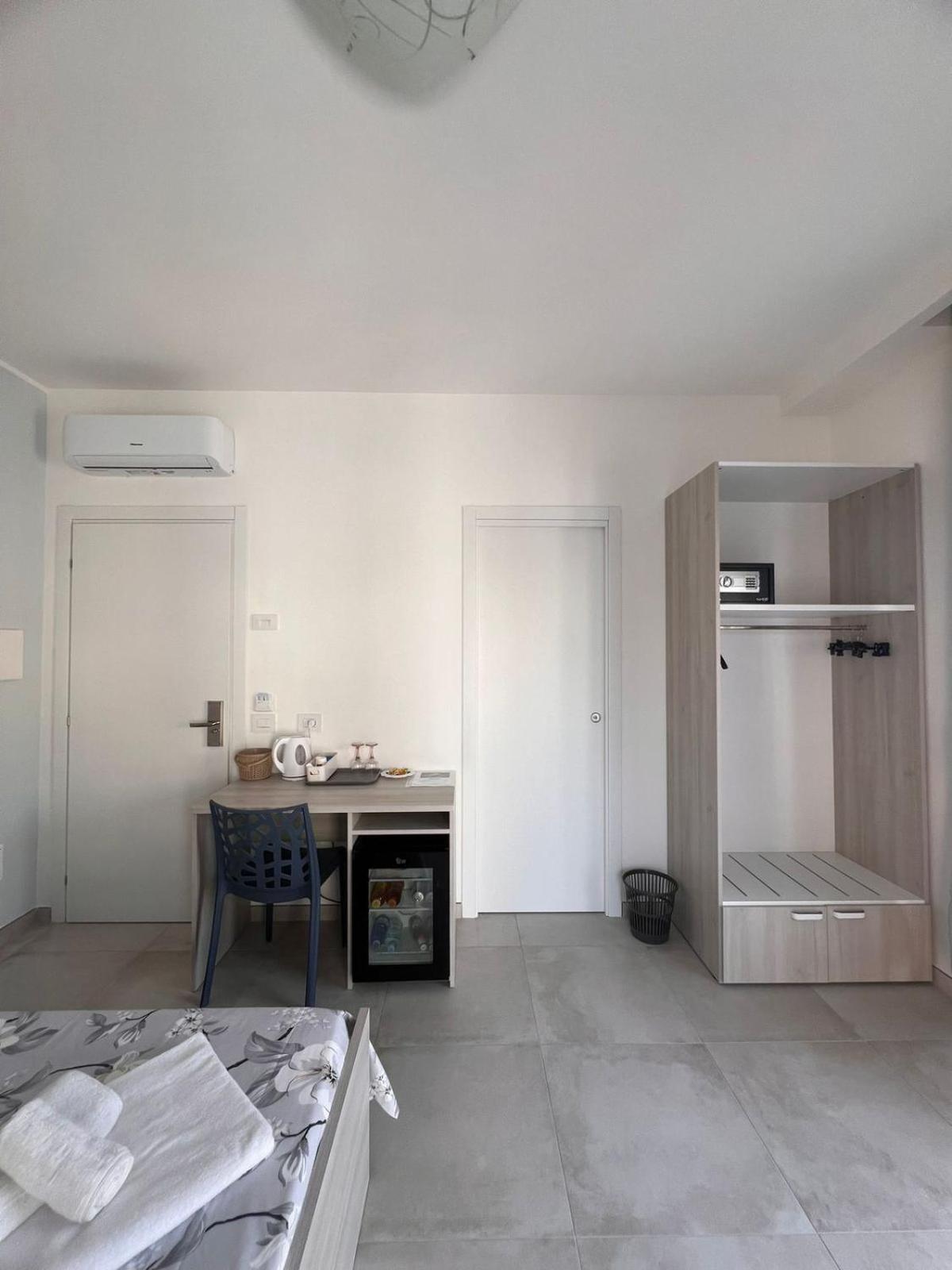 Deluxe Double Room with Balcony and Sea View photo 1