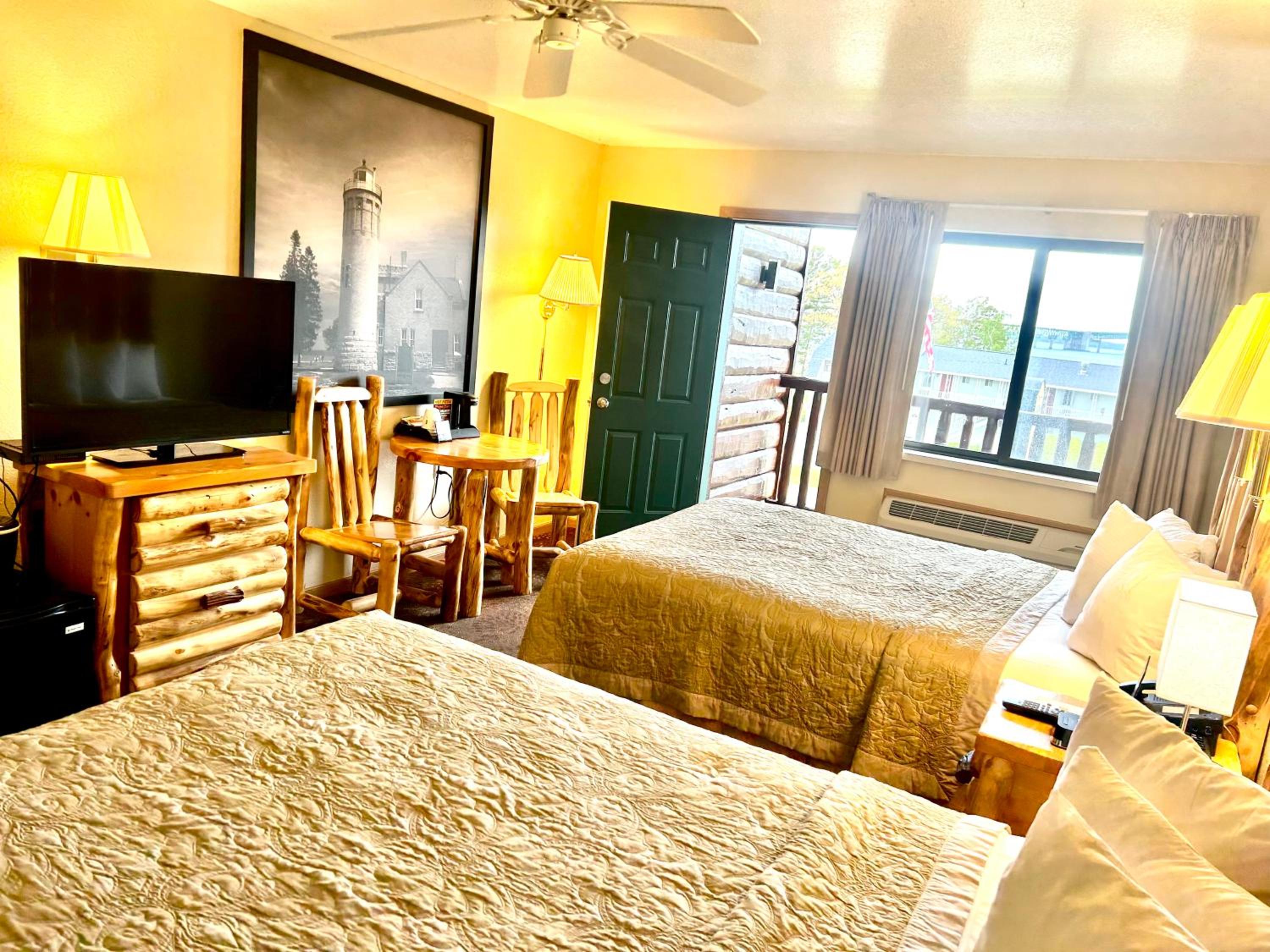 Queen Room with Two Queen Beds and Bridge View - Photo 3