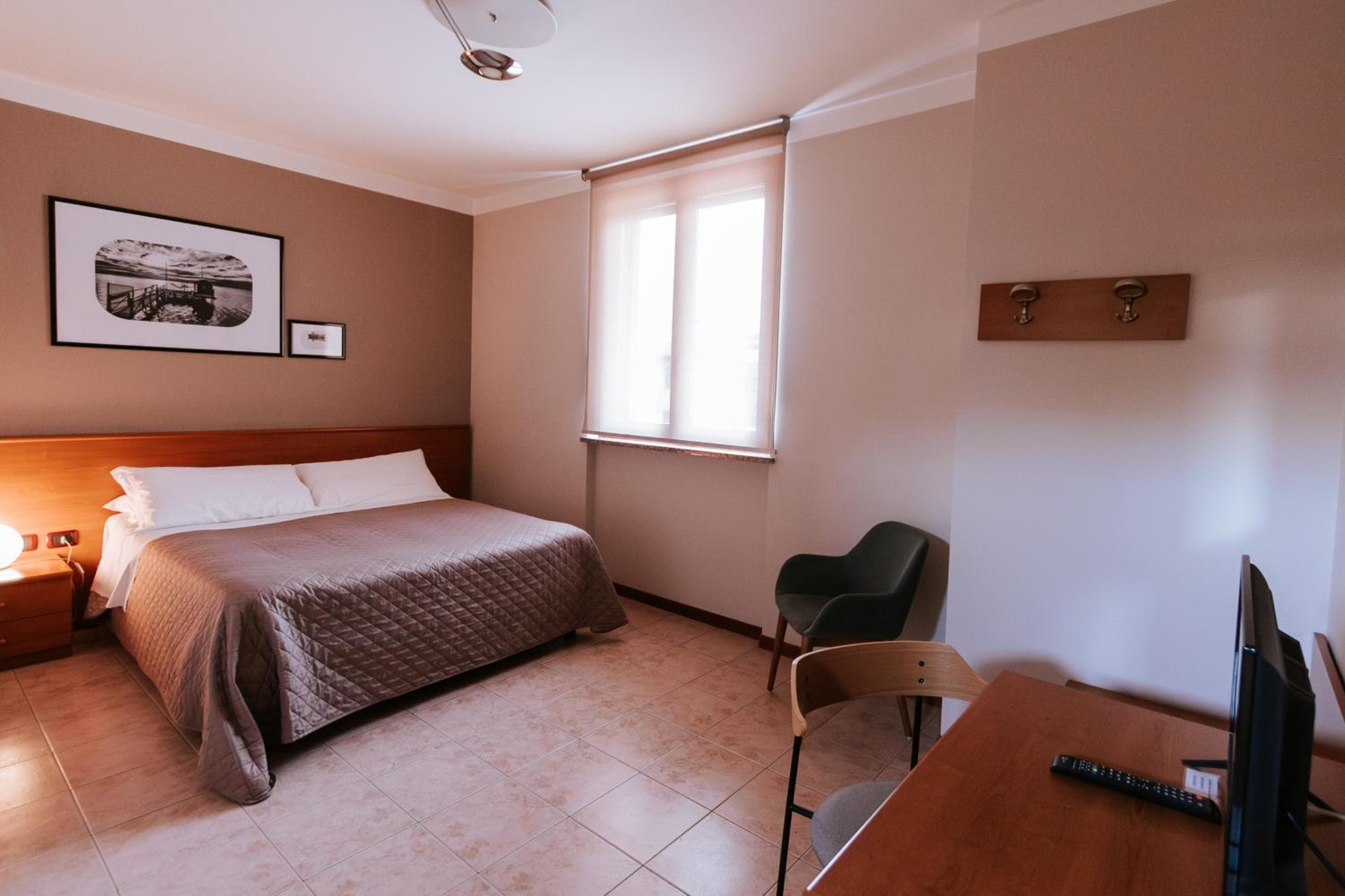 Double or Twin Room - Photo 4
