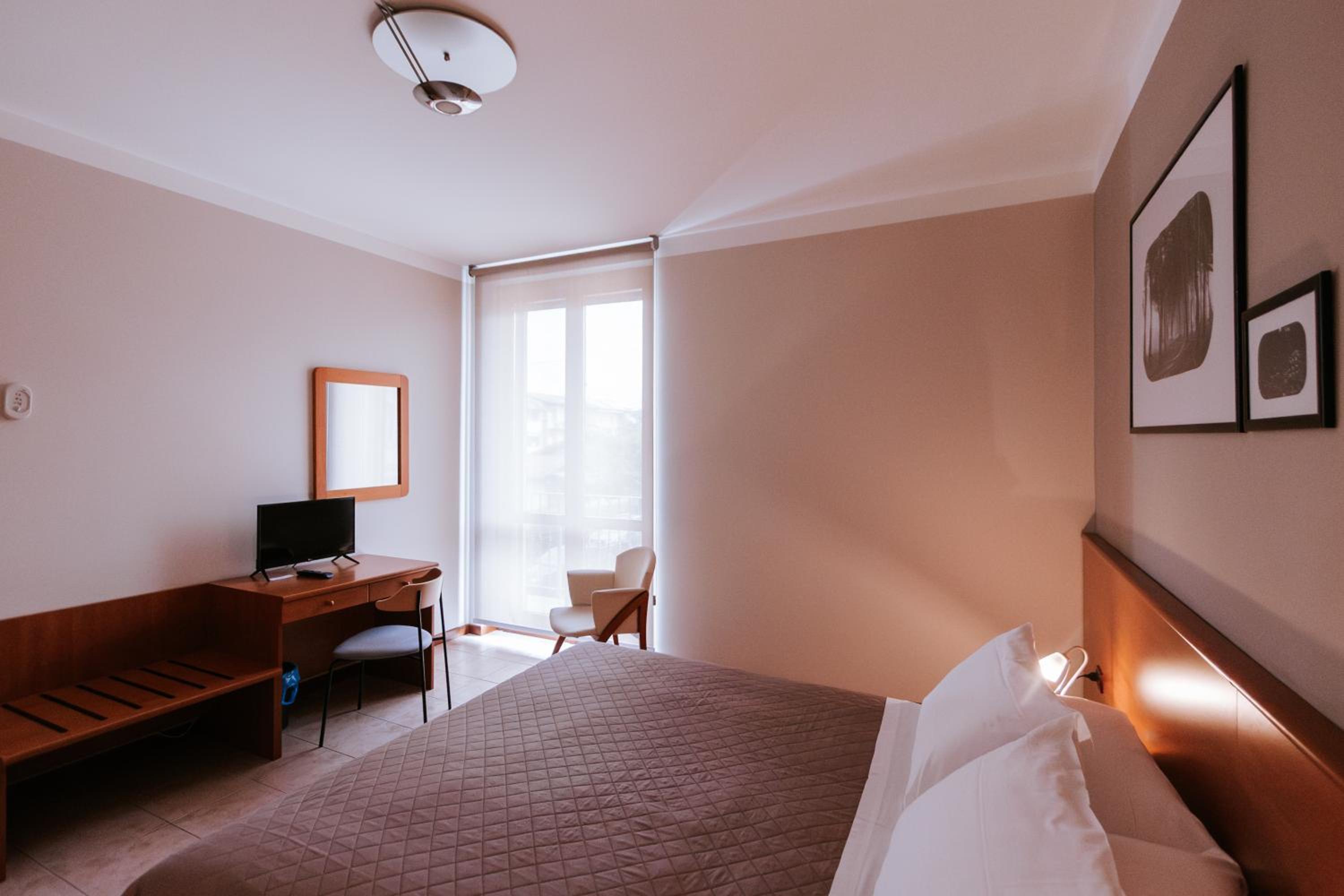 Double or Twin Room - Photo 3