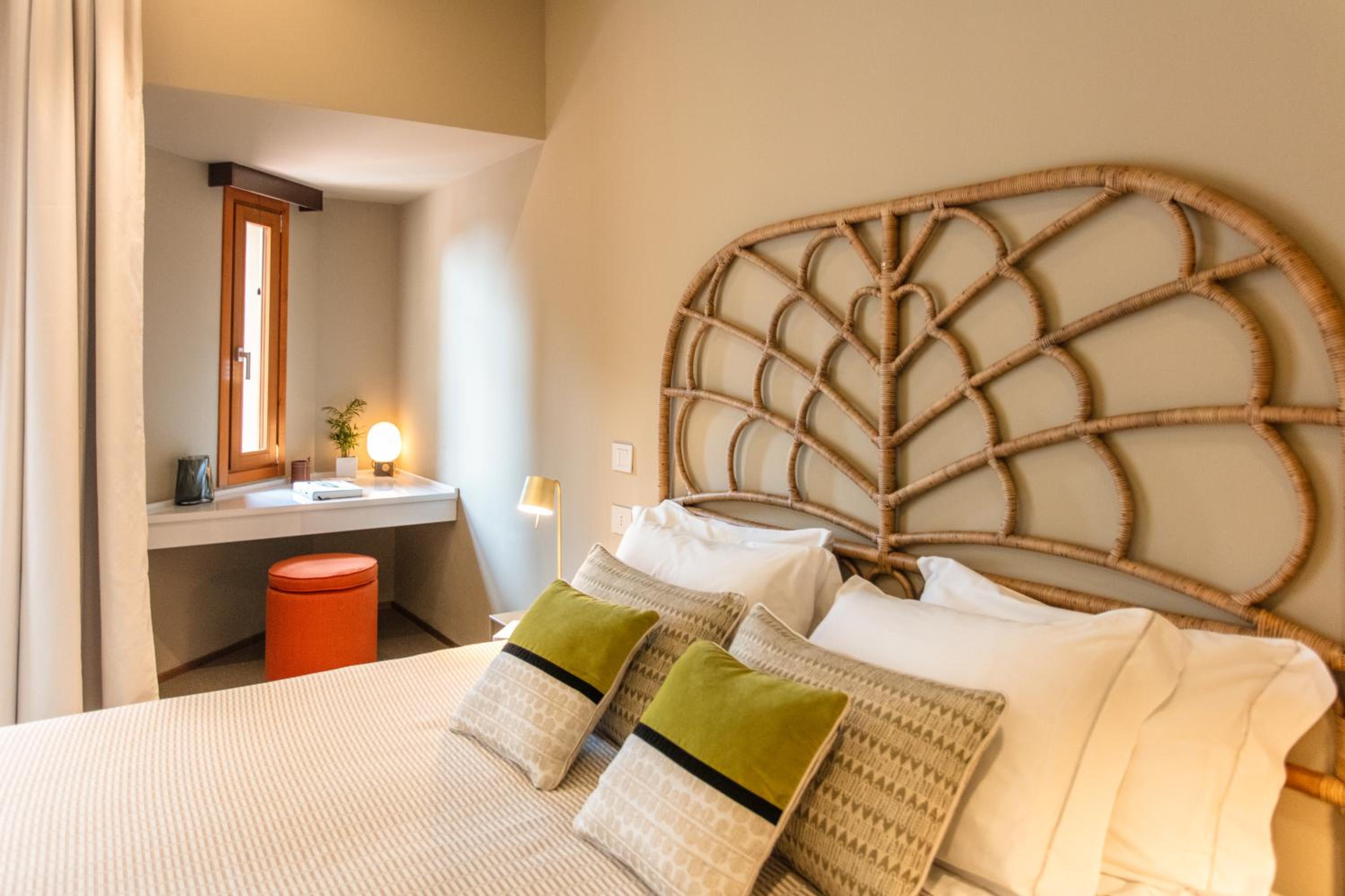Deluxe Room - Photo 3