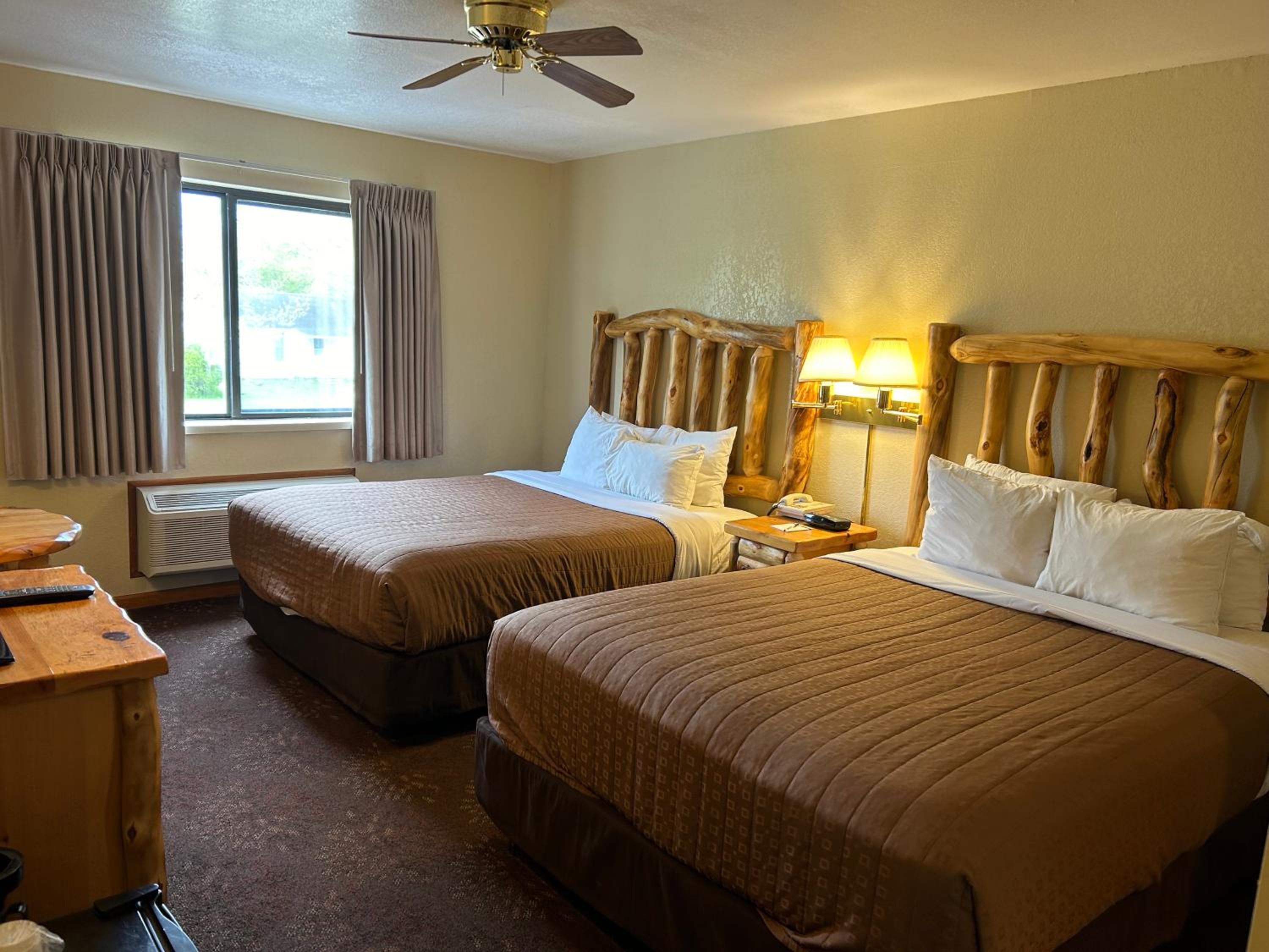 Traditional Queen Room with Two Queen Beds - Non-Smoking - Photo 6