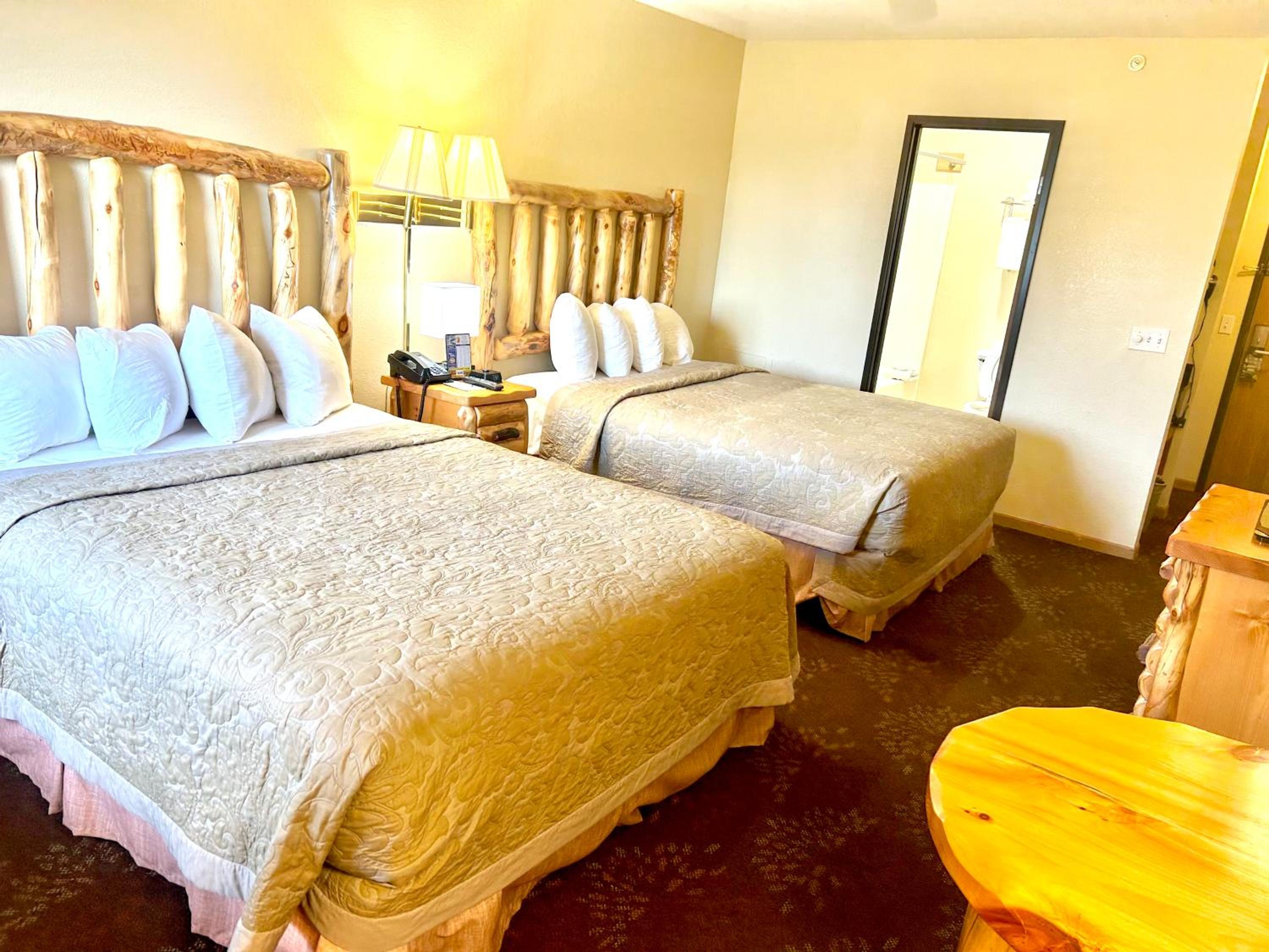 Queen Room with Two Queen Beds and Bridge View - Photo 2