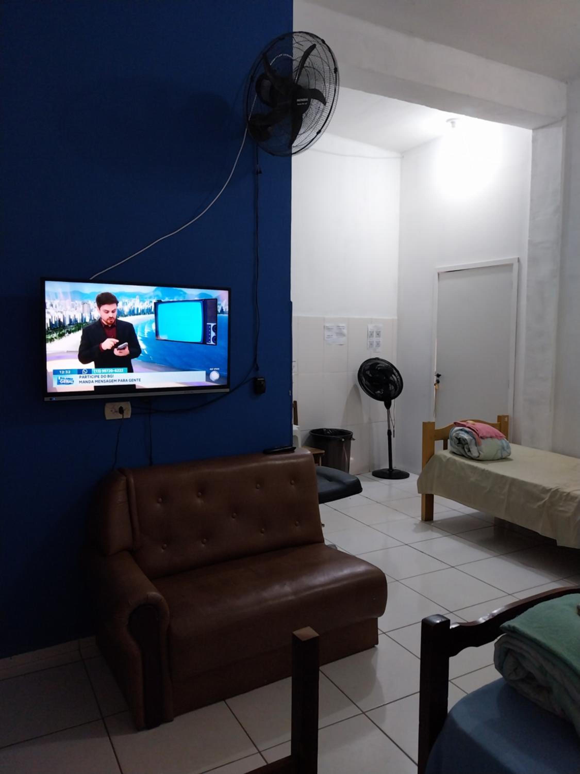Family Room With Shared Bathroom photo 3