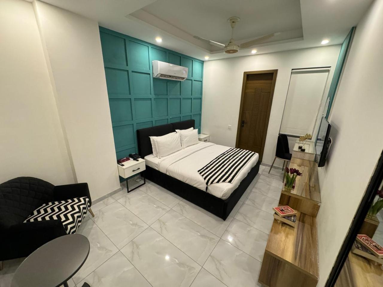 Apartment with Balcony photo 1