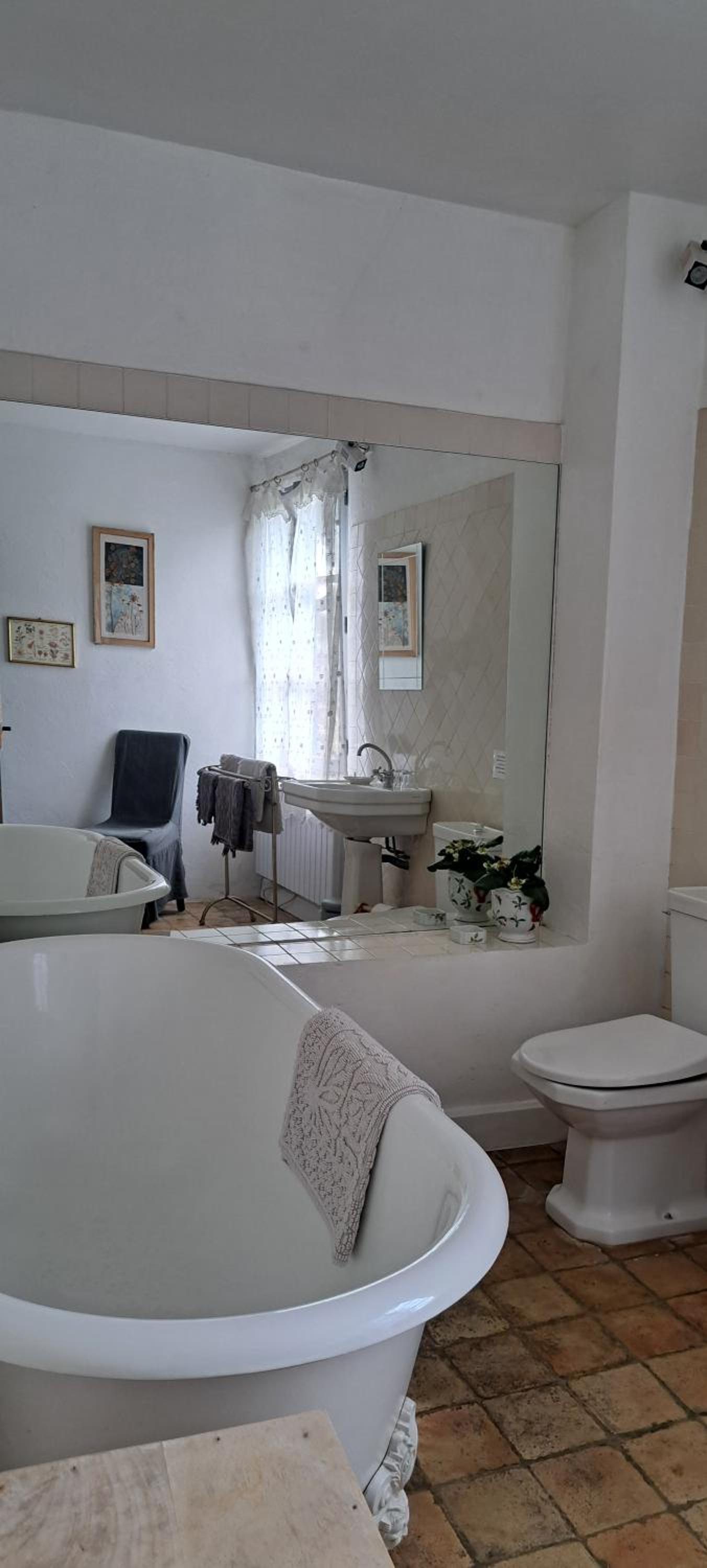 Large Double Room - Photo 4