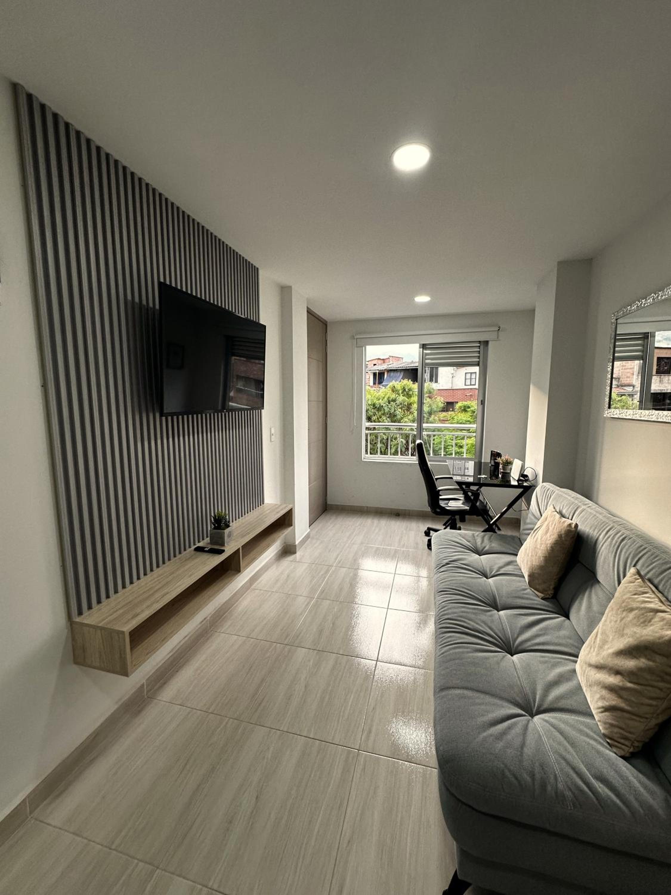 One-Bedroom Apartment photo 1
