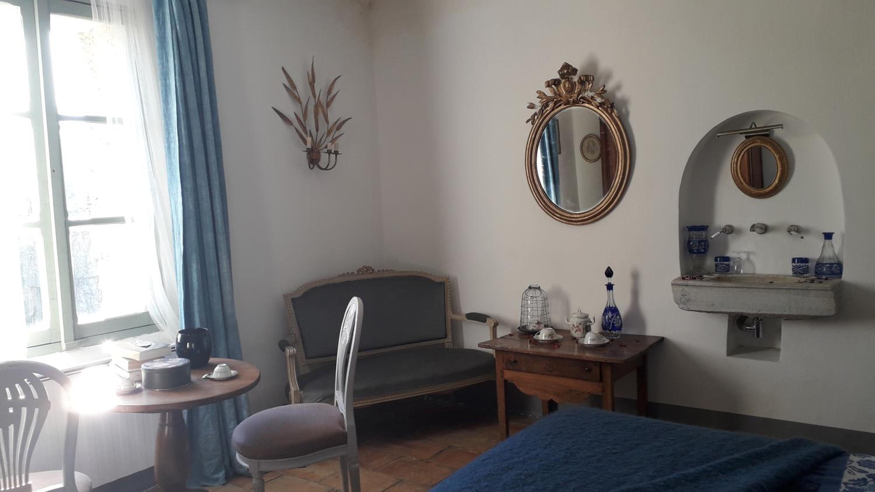 Queen Room with Garden View - Photo 5
