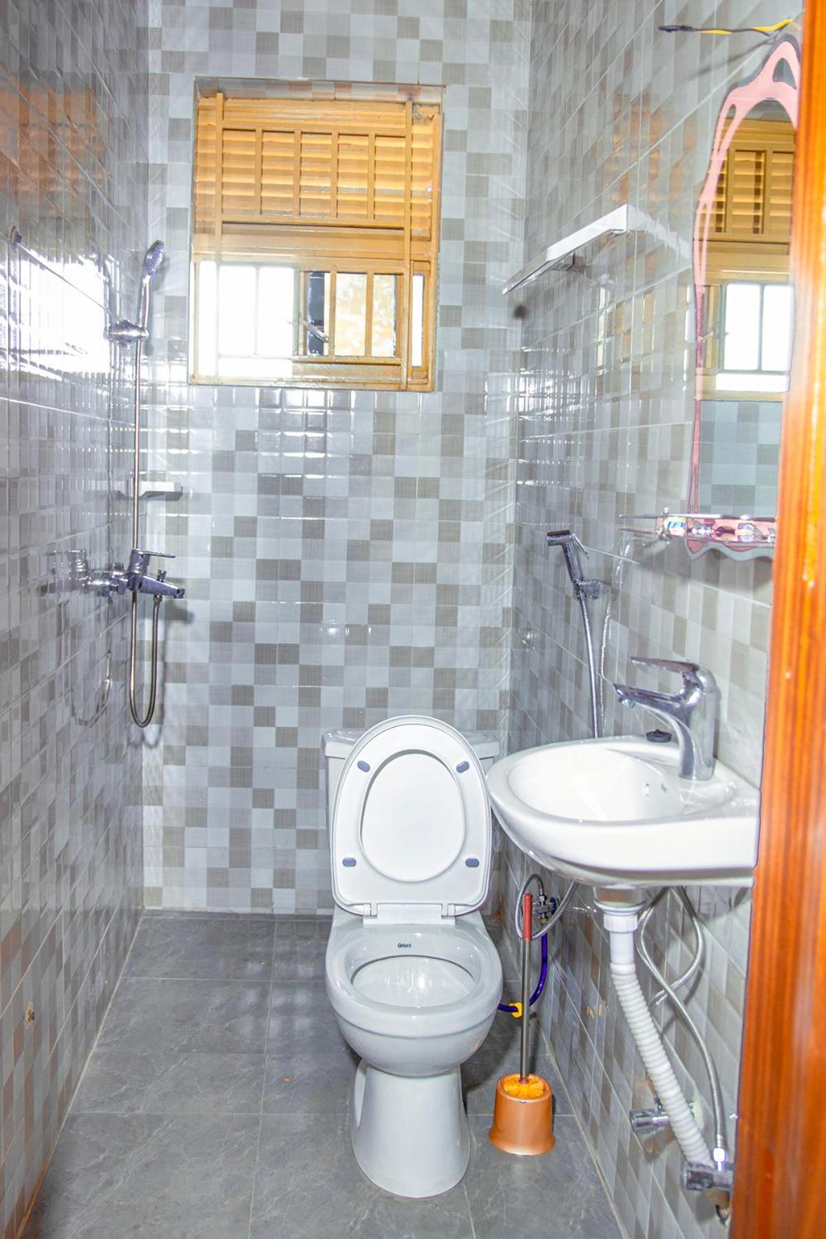 Double Room With Private Bathroom photo 3