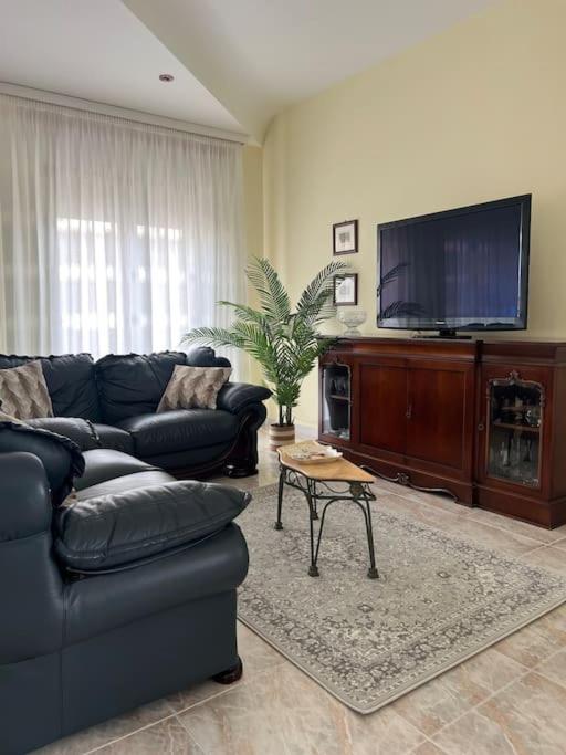 Three-Bedroom Apartment photo 1