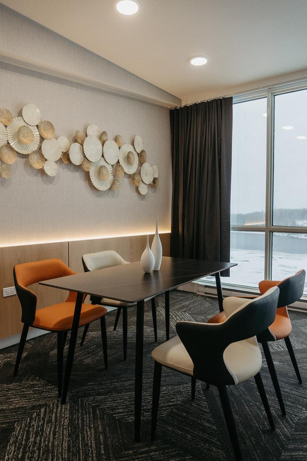 King Suite with Lake View - Non-smoking photo 3