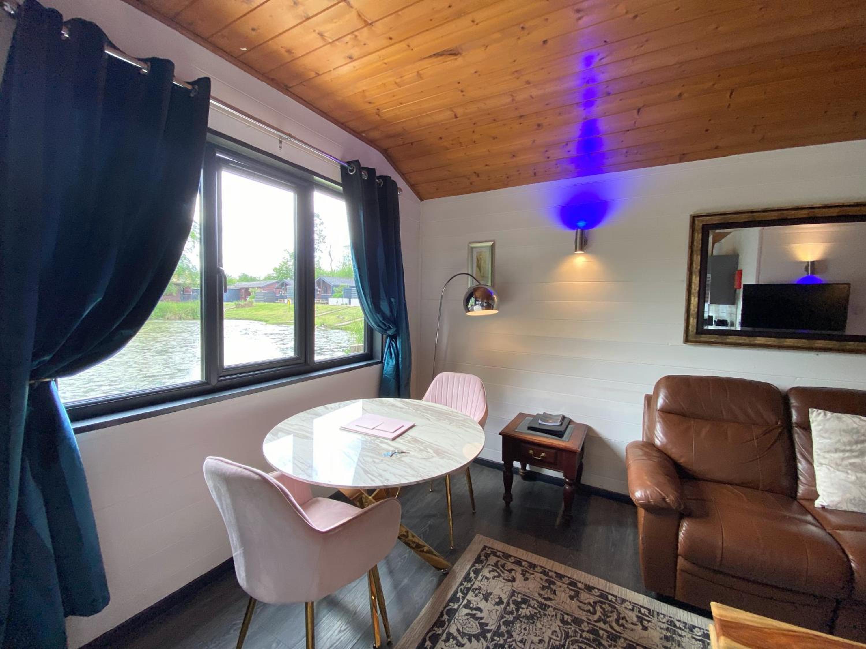 One-Bedroom House photo 2