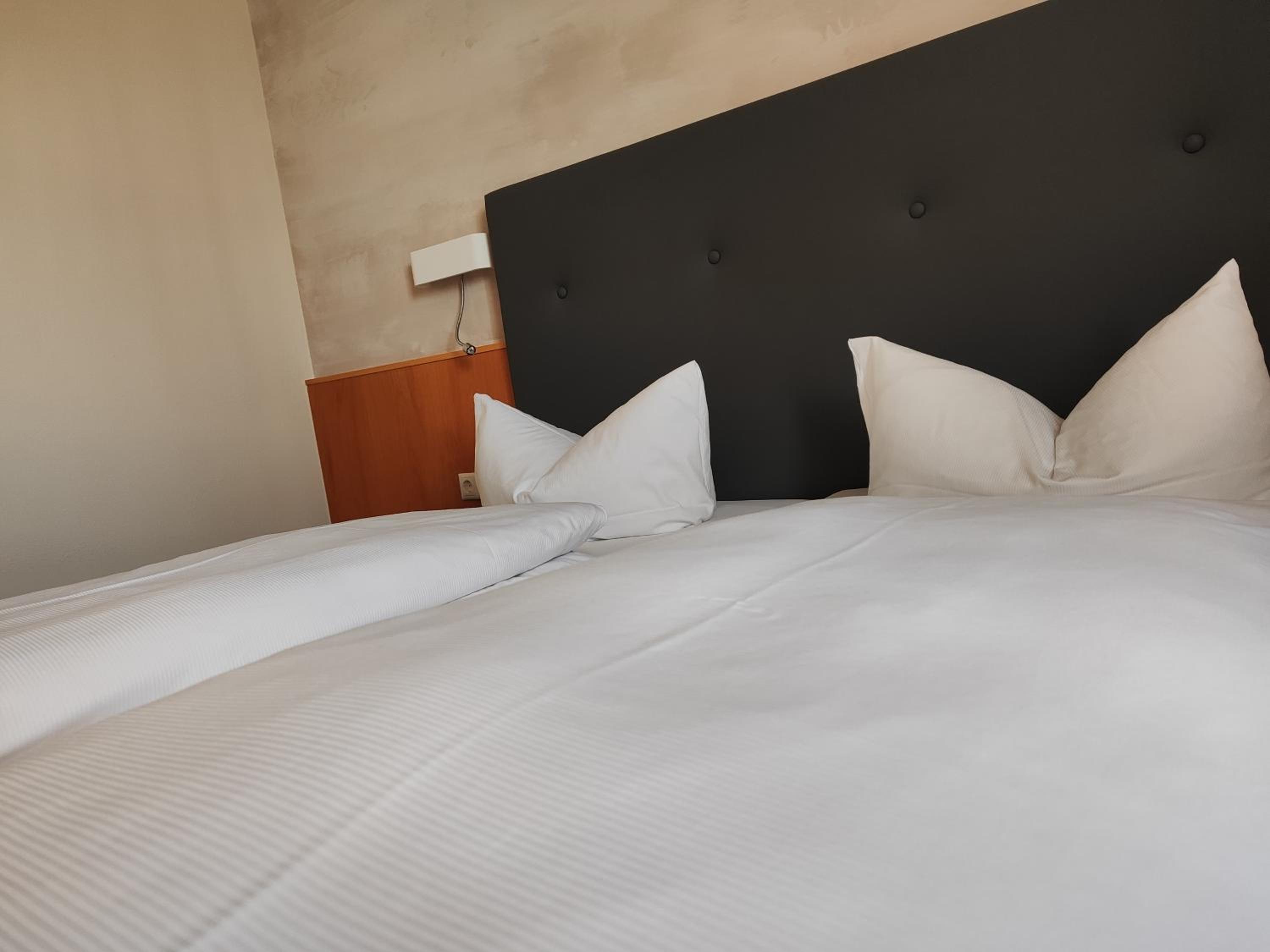 Double or Twin Room - Photo 5