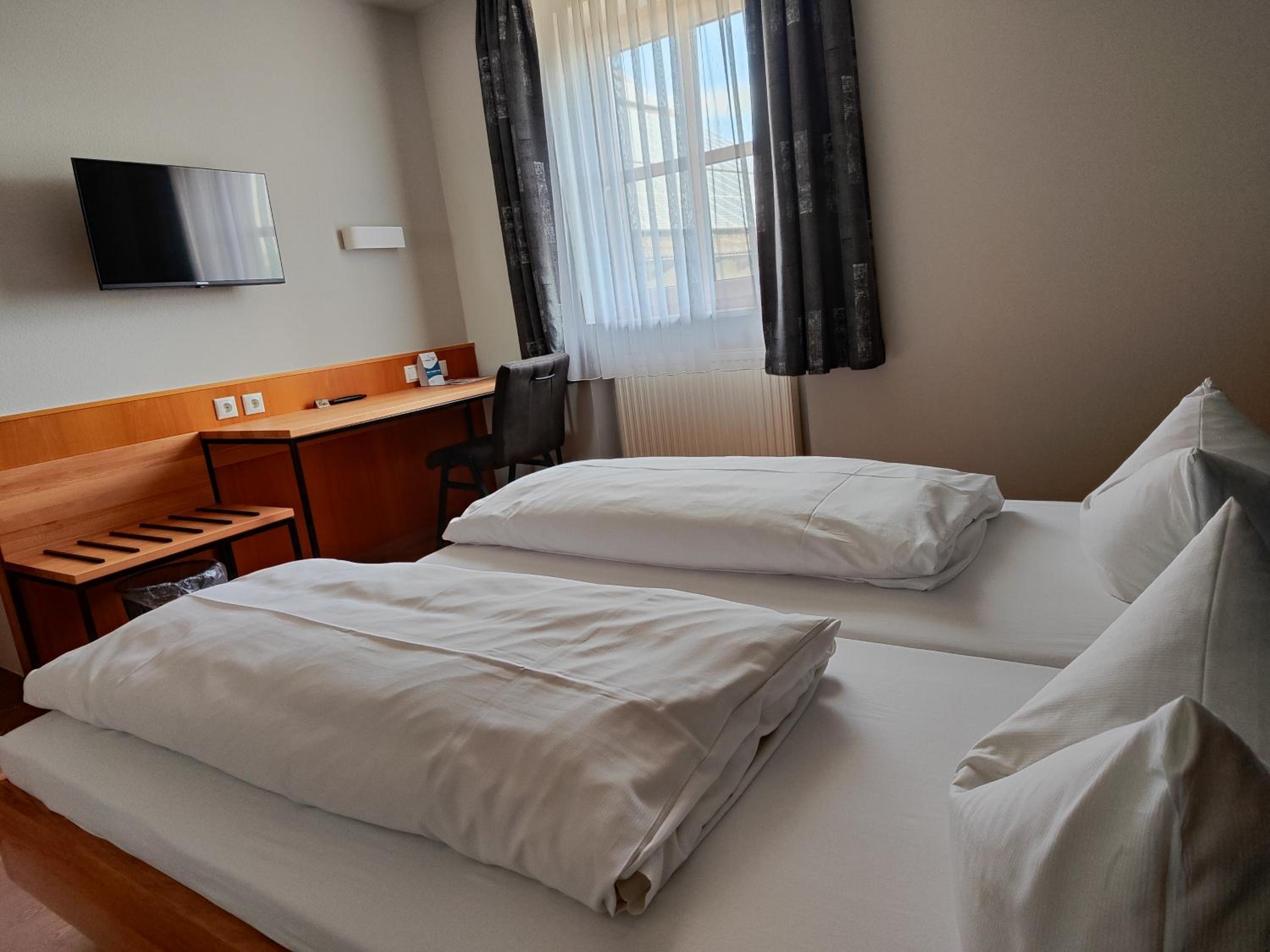 Double or Twin Room - Photo 9