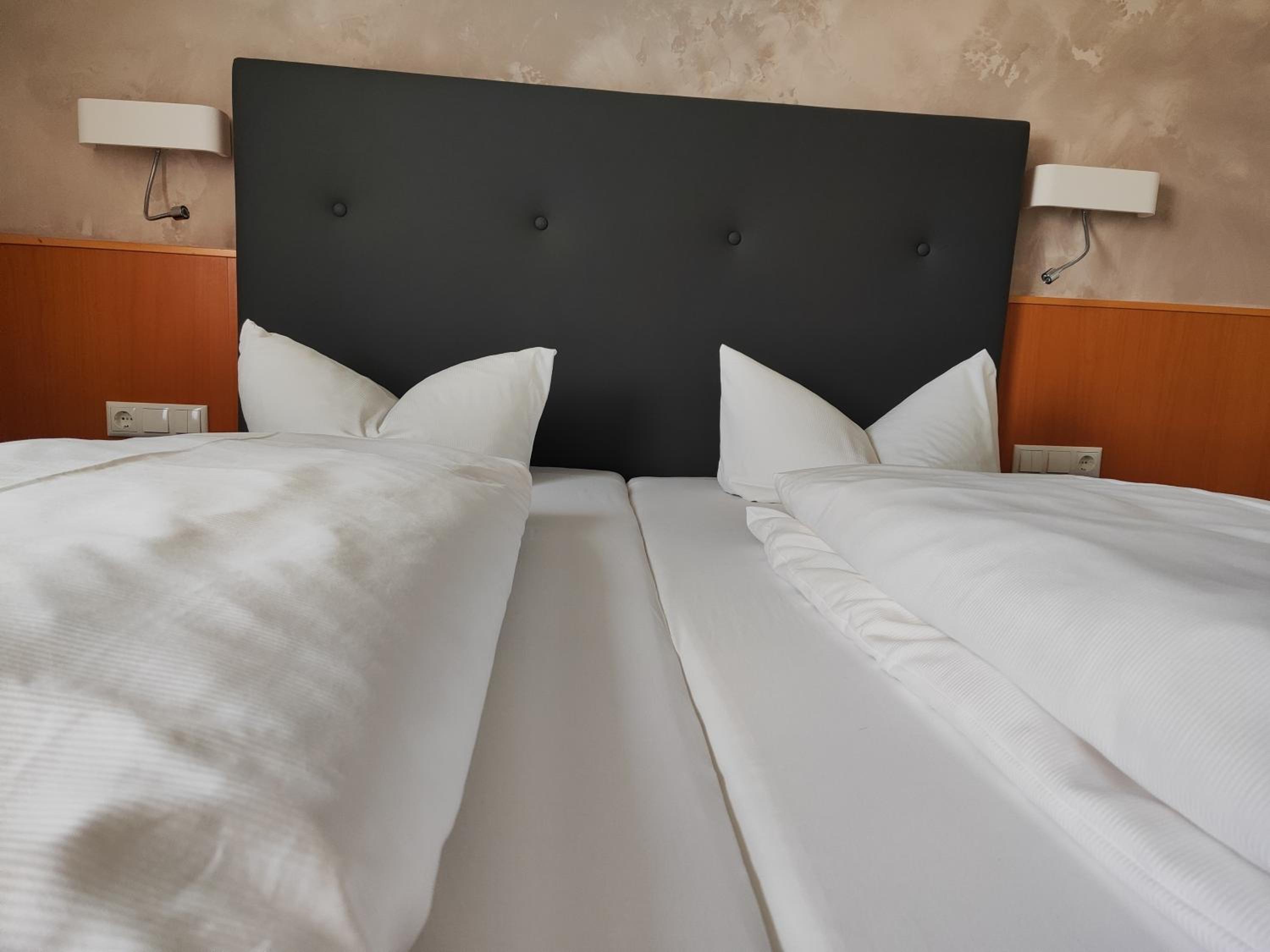 Double or Twin Room - Photo 10