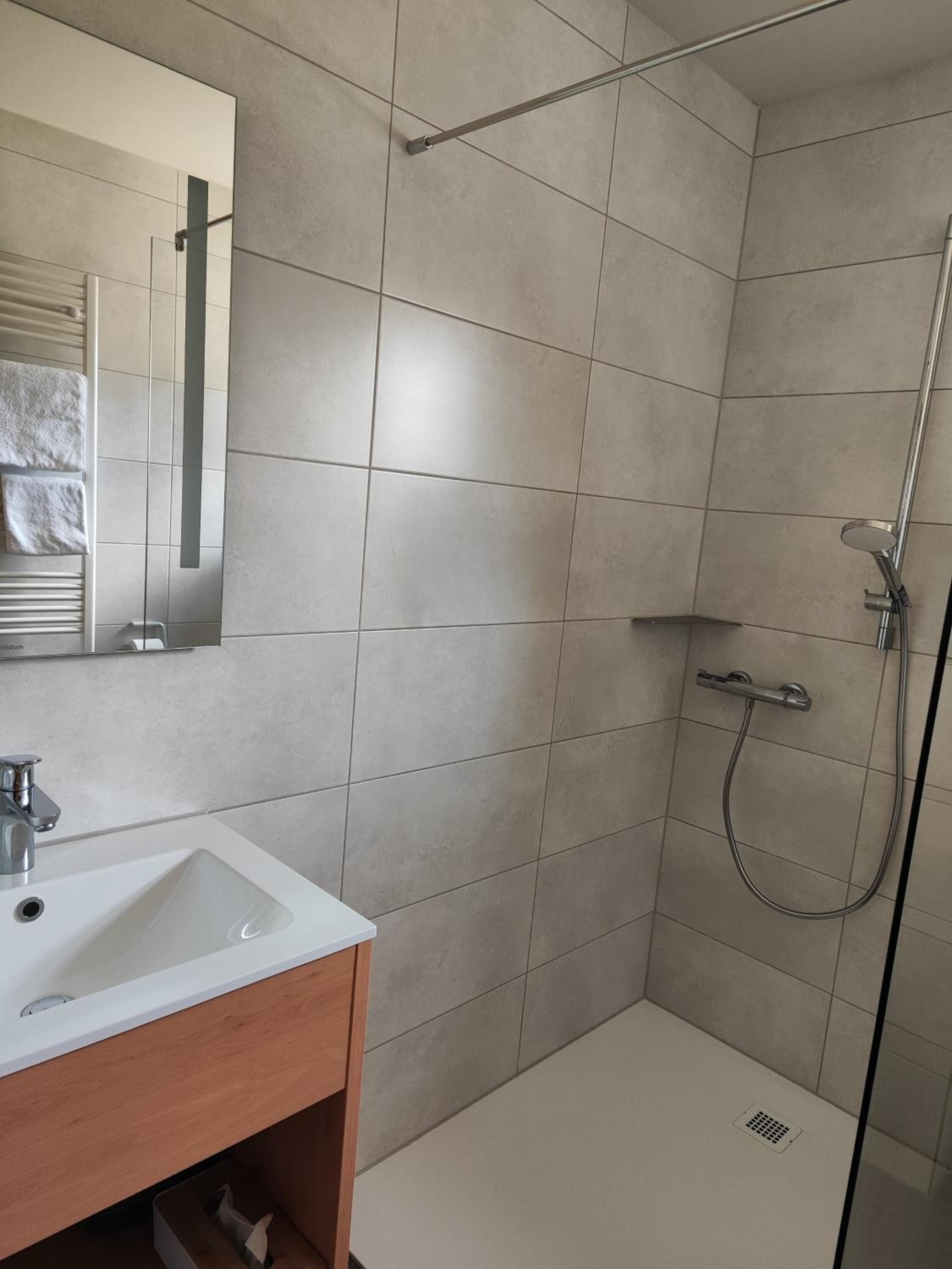 Double or Twin Room - Photo 11