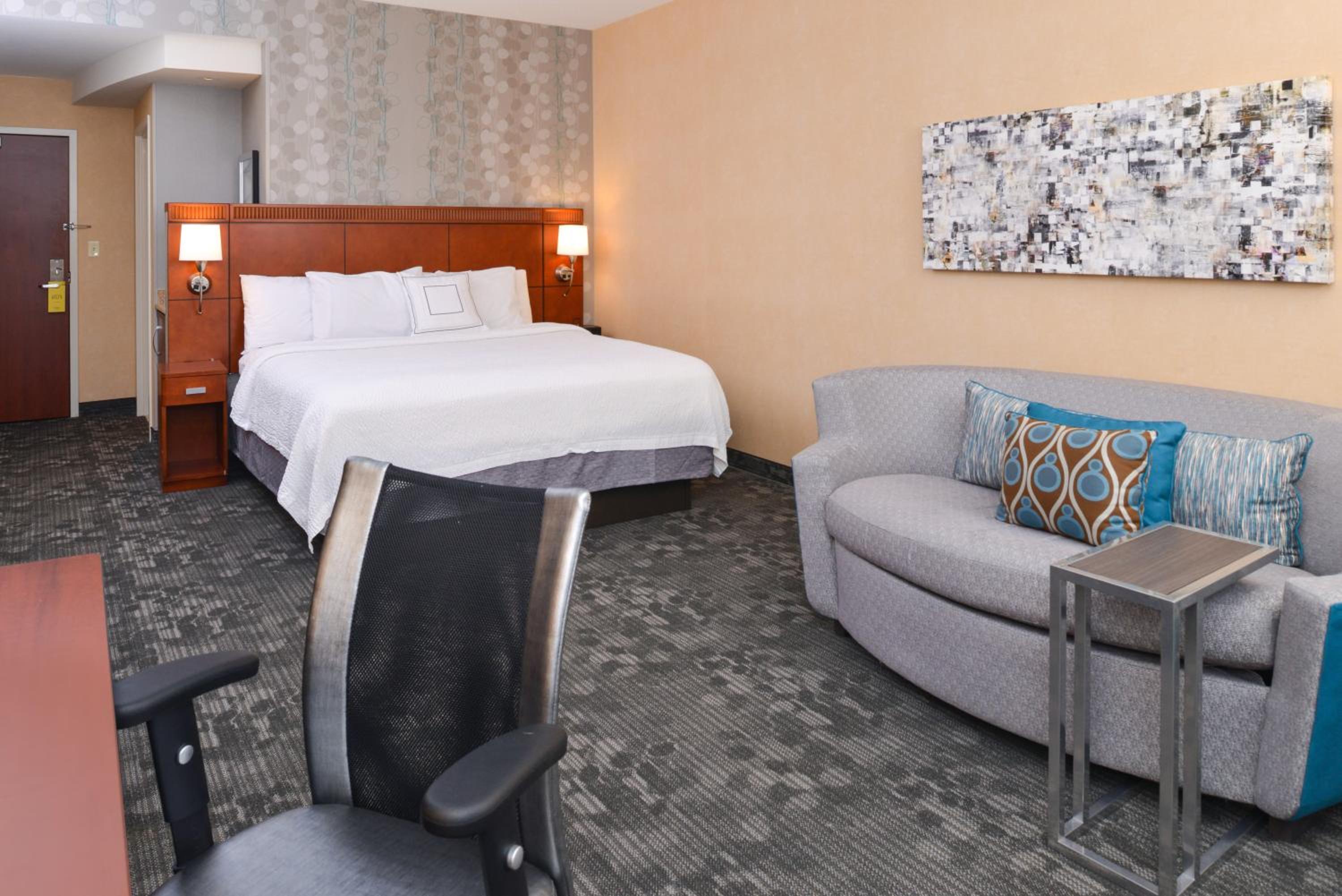 King Room with Sofa Bed - Photo 1