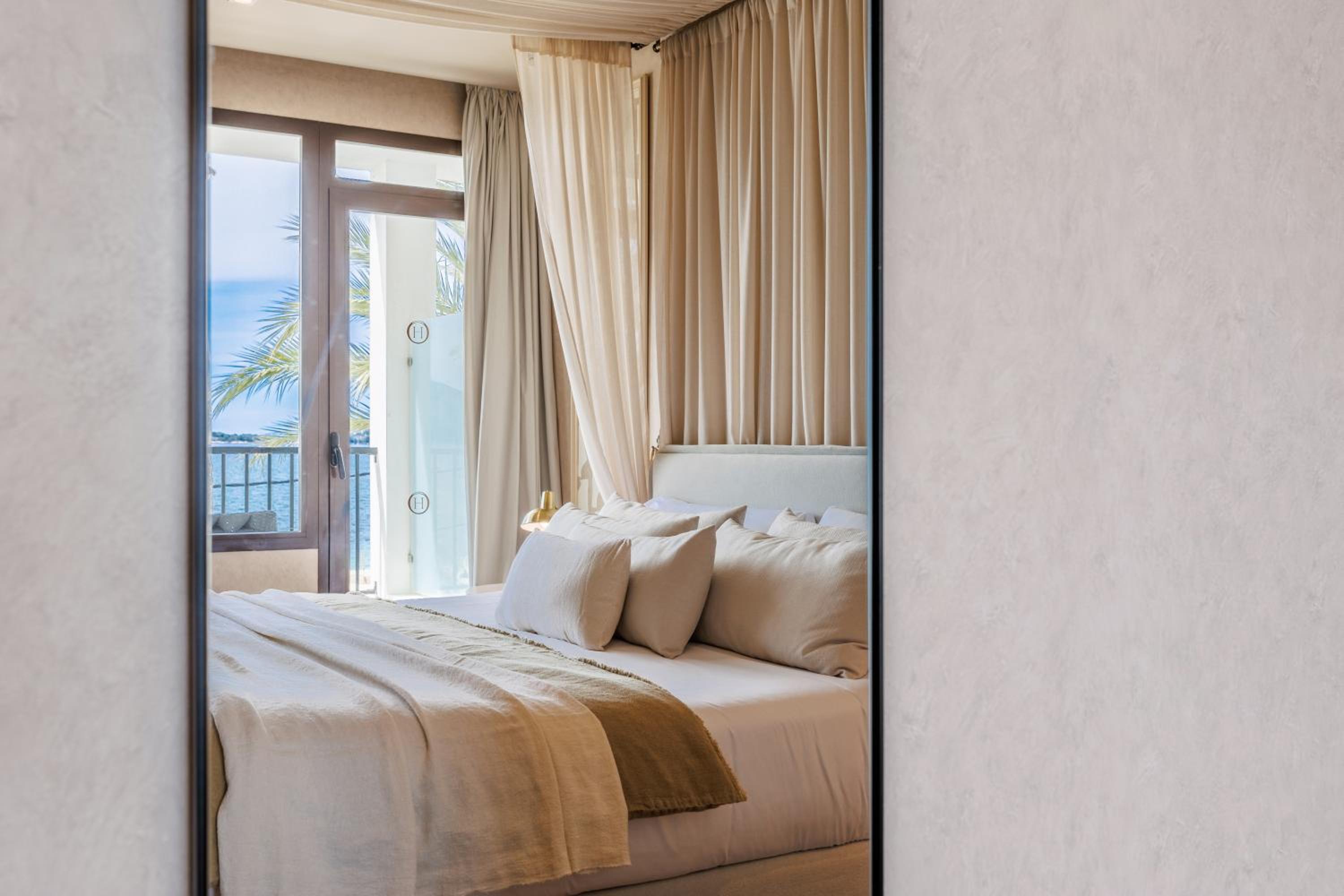 Double or Twin Room with Sea View with balcony - Photo 2