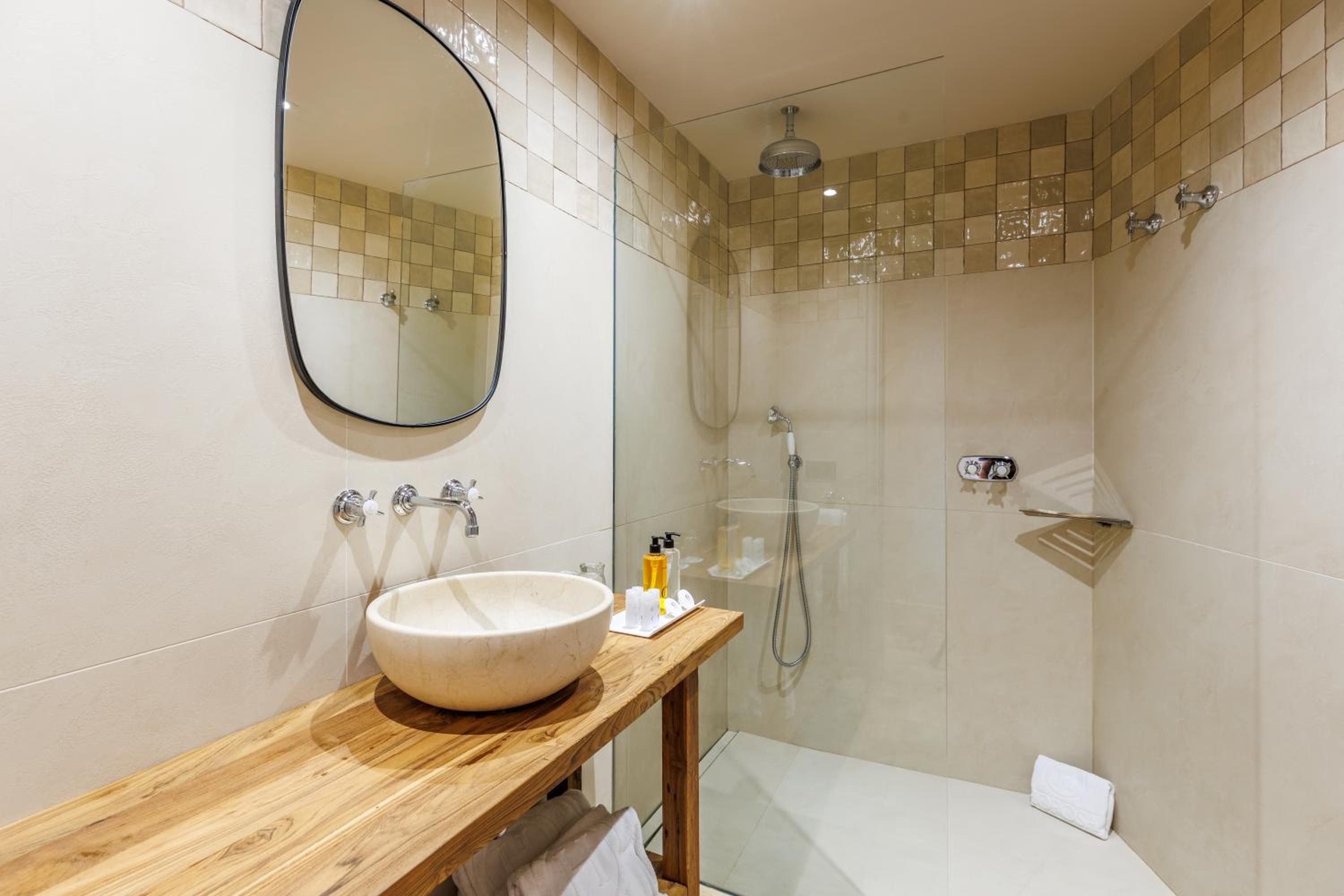 Double or Twin Room with Sea View with balcony - Photo 4